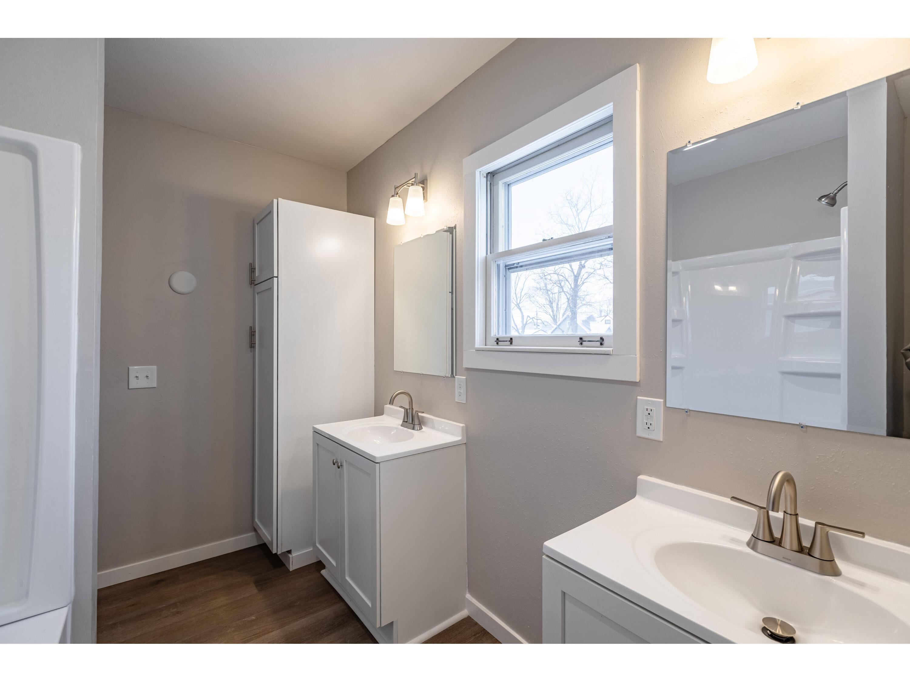 2011 21st La Crosse WI 54601 1946154 image10