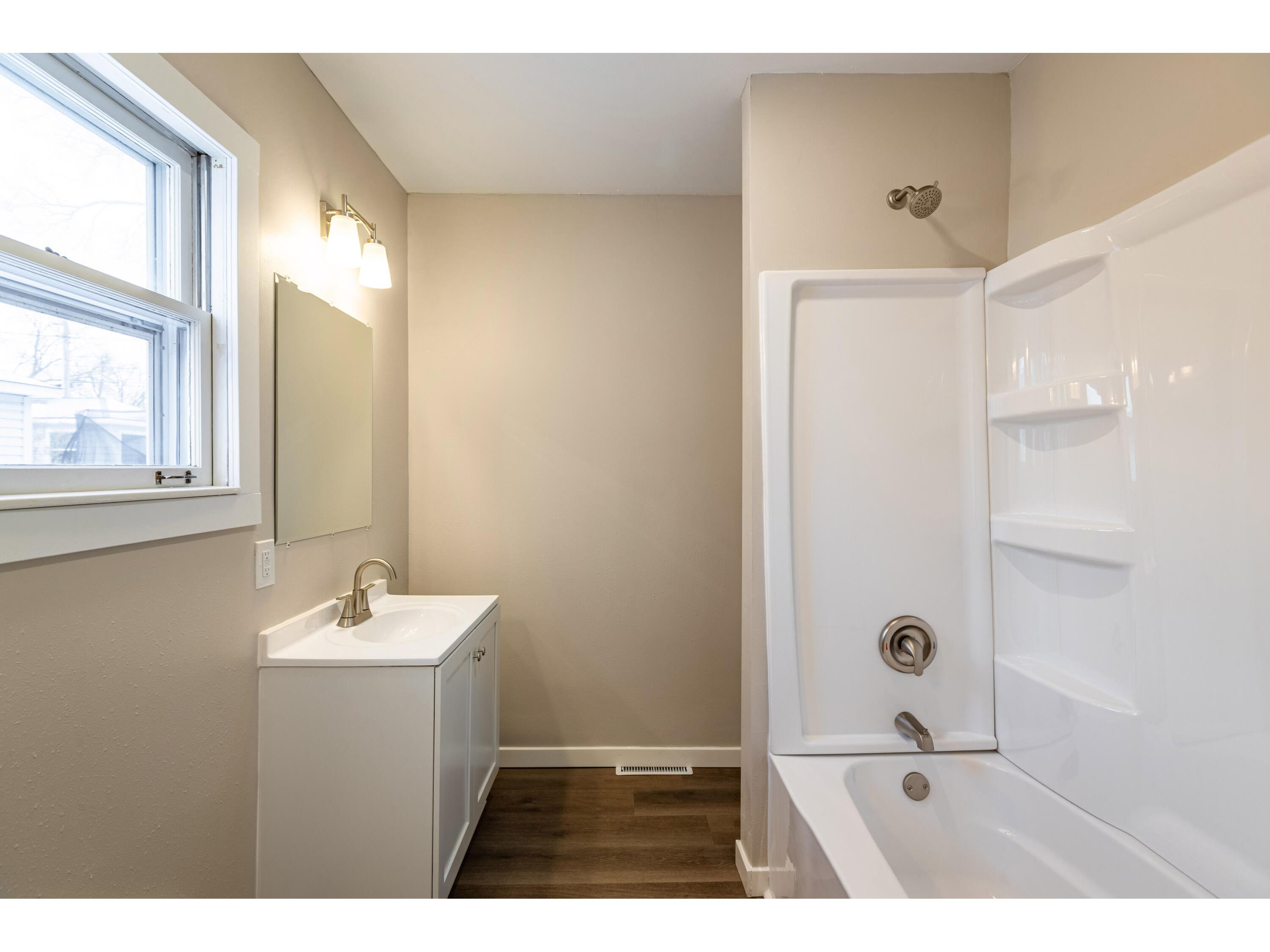 2011 21st La Crosse WI 54601 1946154 image11