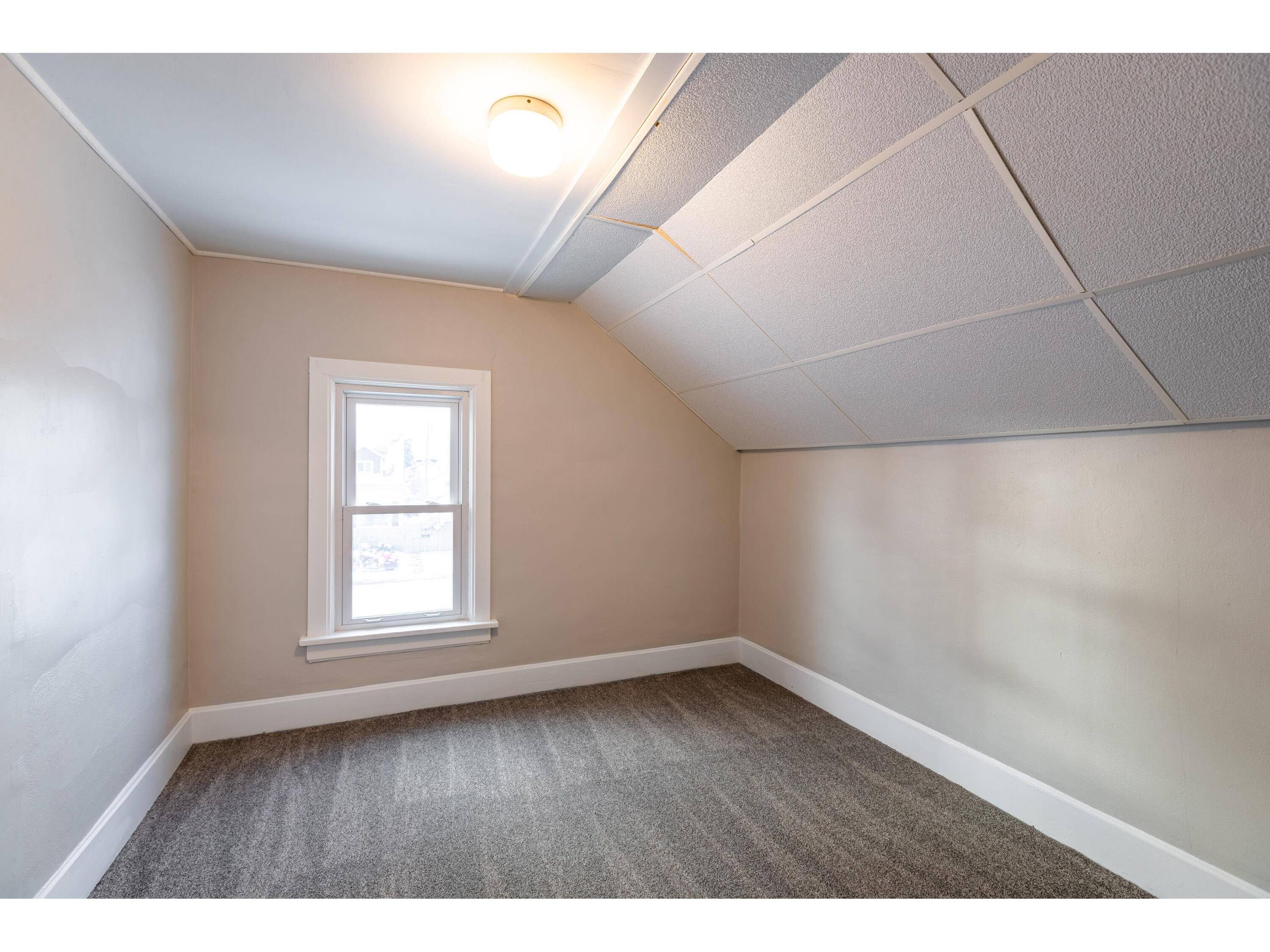 2011 21st La Crosse WI 54601 1946154 image18