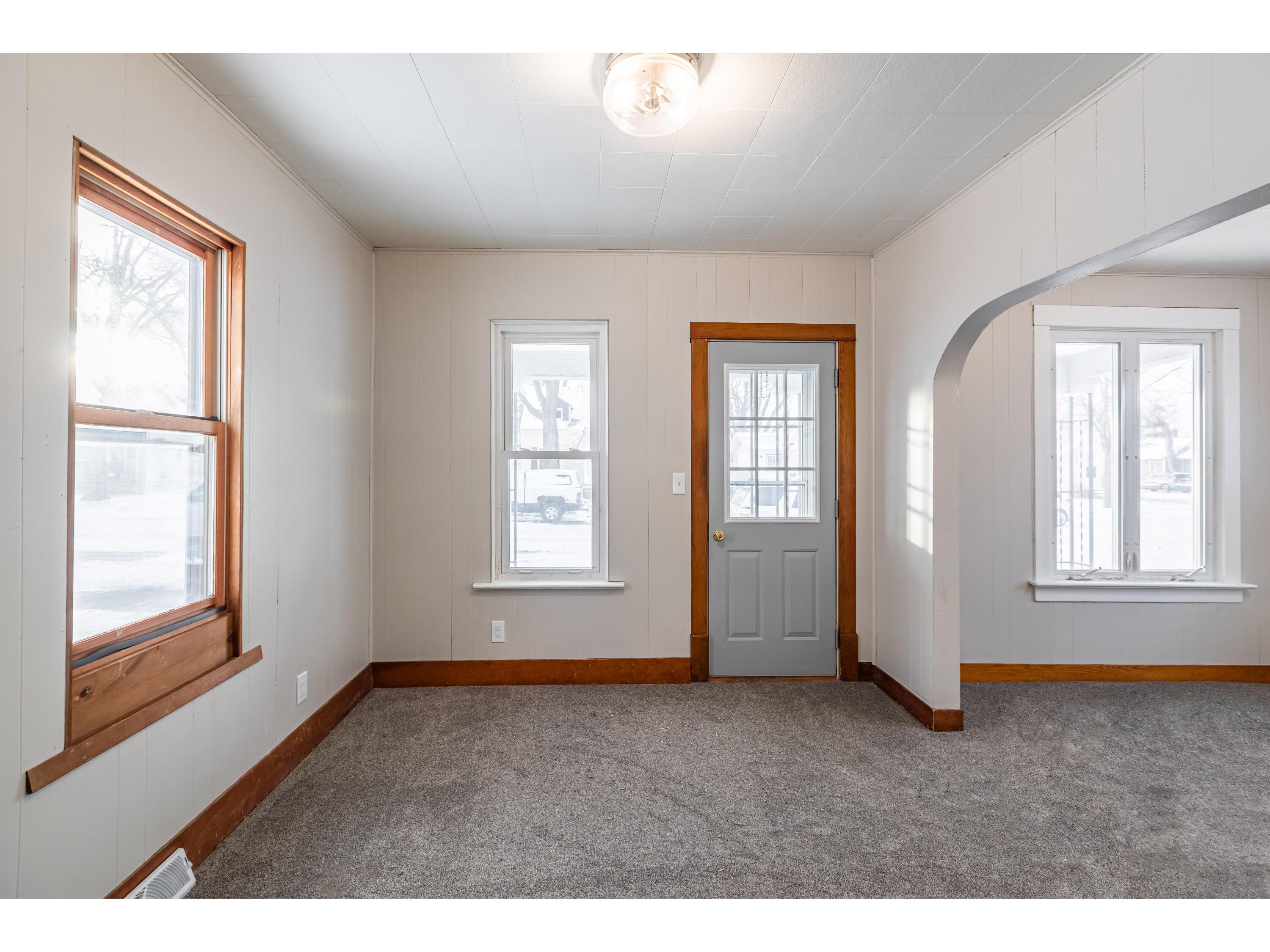 2011 21st La Crosse WI 54601 1946154 image4