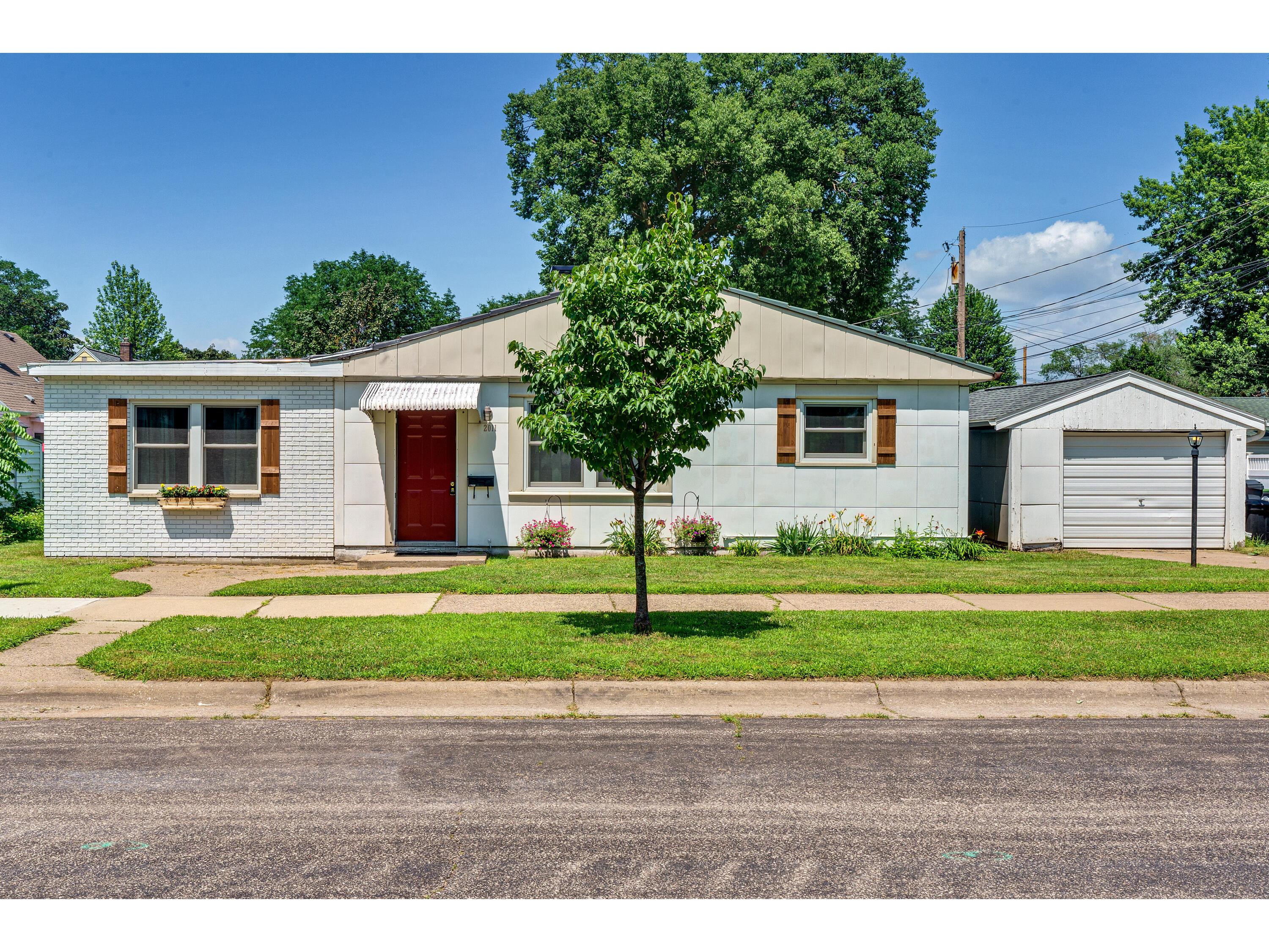 2011 Park La Crosse WI 54601 1924925 image1