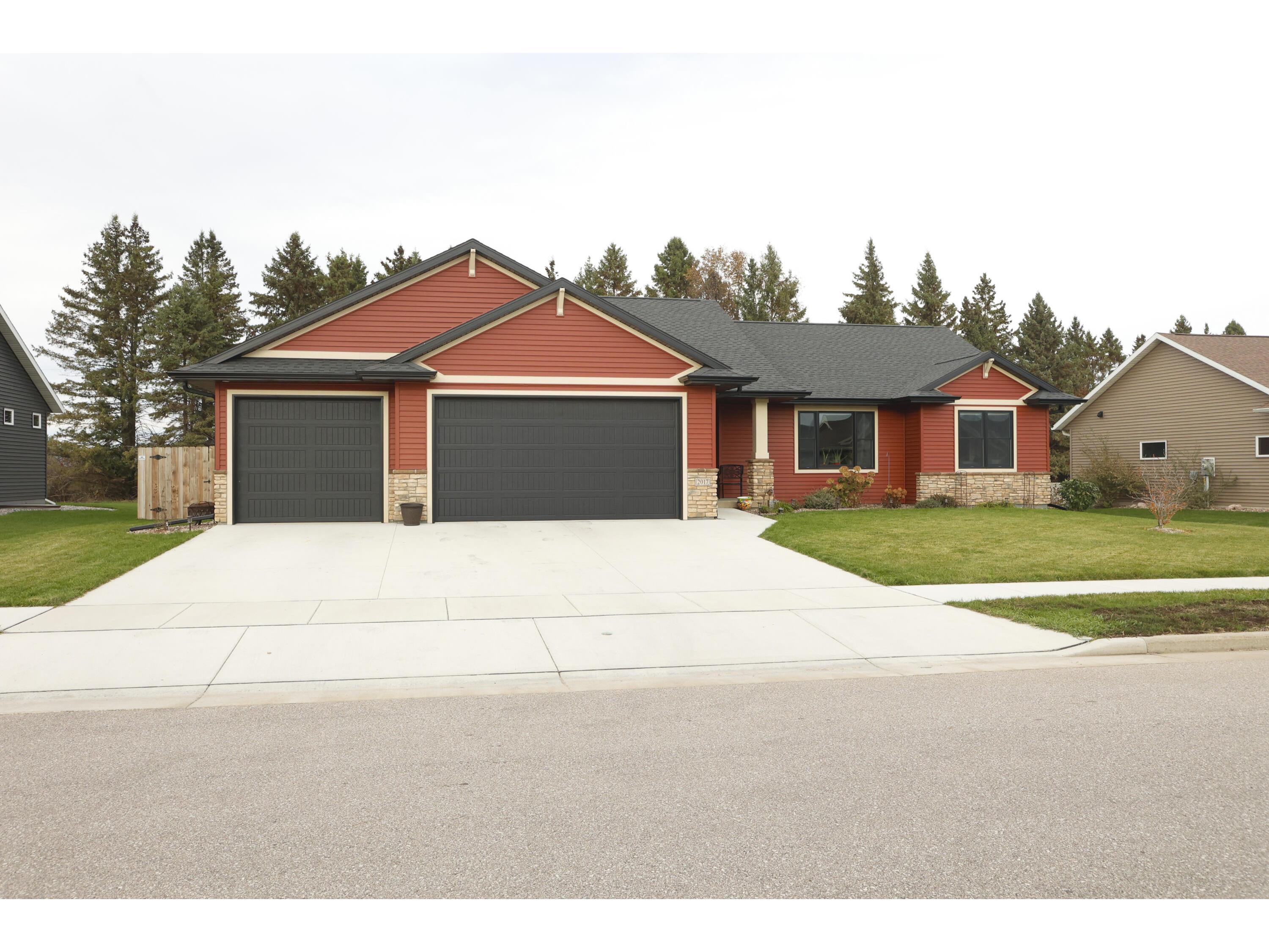 2017 Elinor Holmen WI 54636 1865022 image1