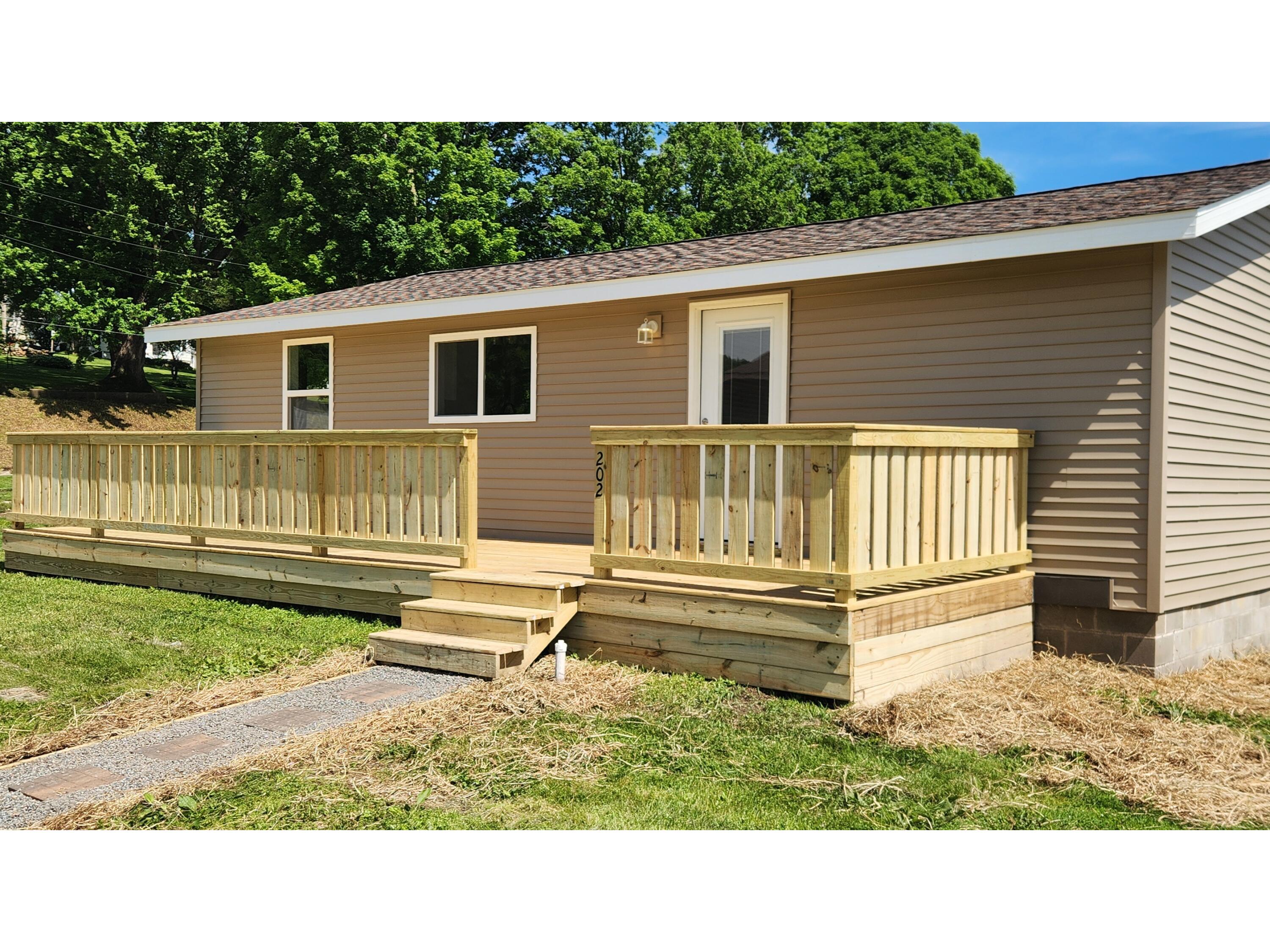 202 State Ontario WI 54651 1877174 image1