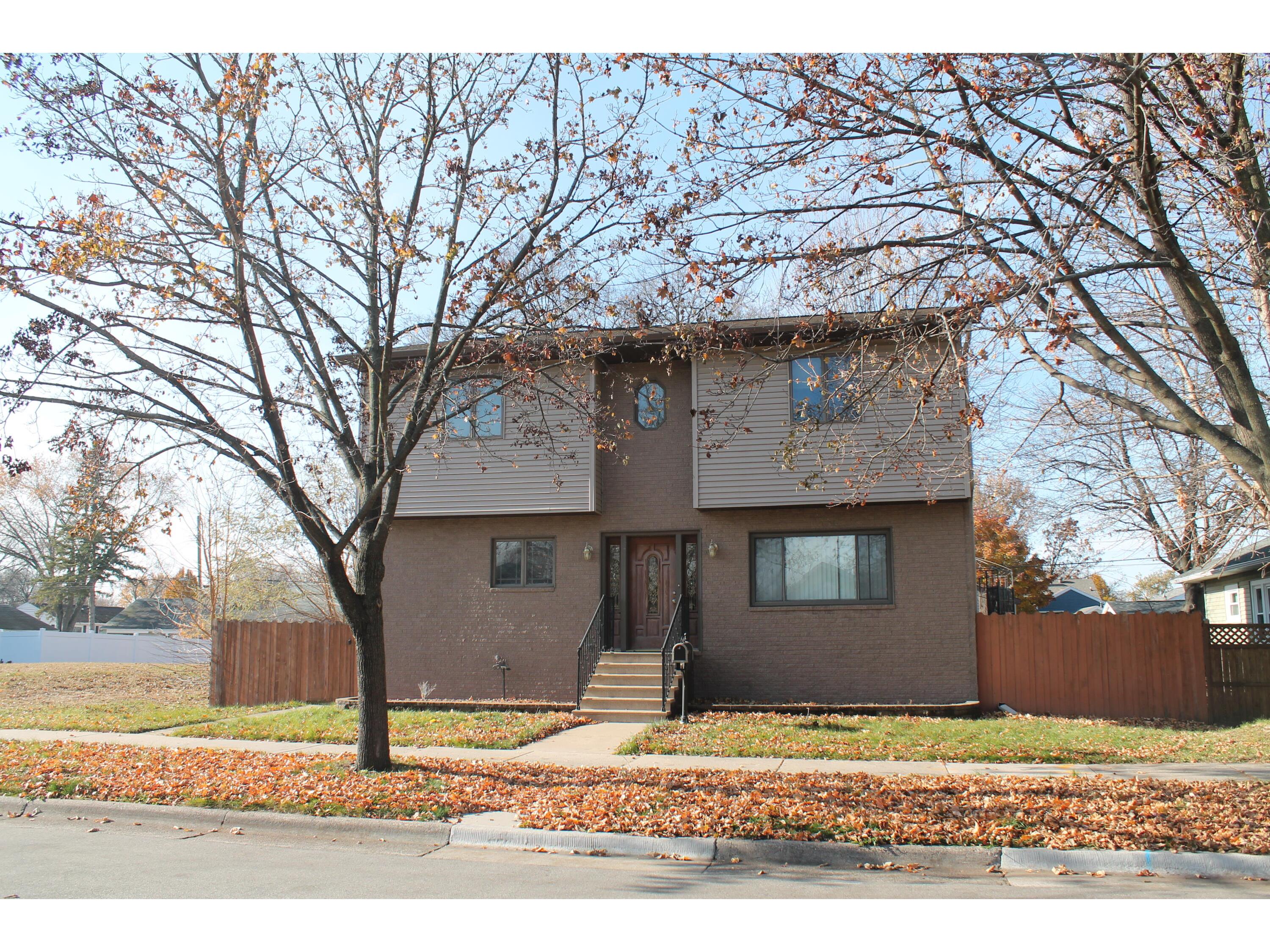 2027 Charles La Crosse WI 54603 1943666 image1