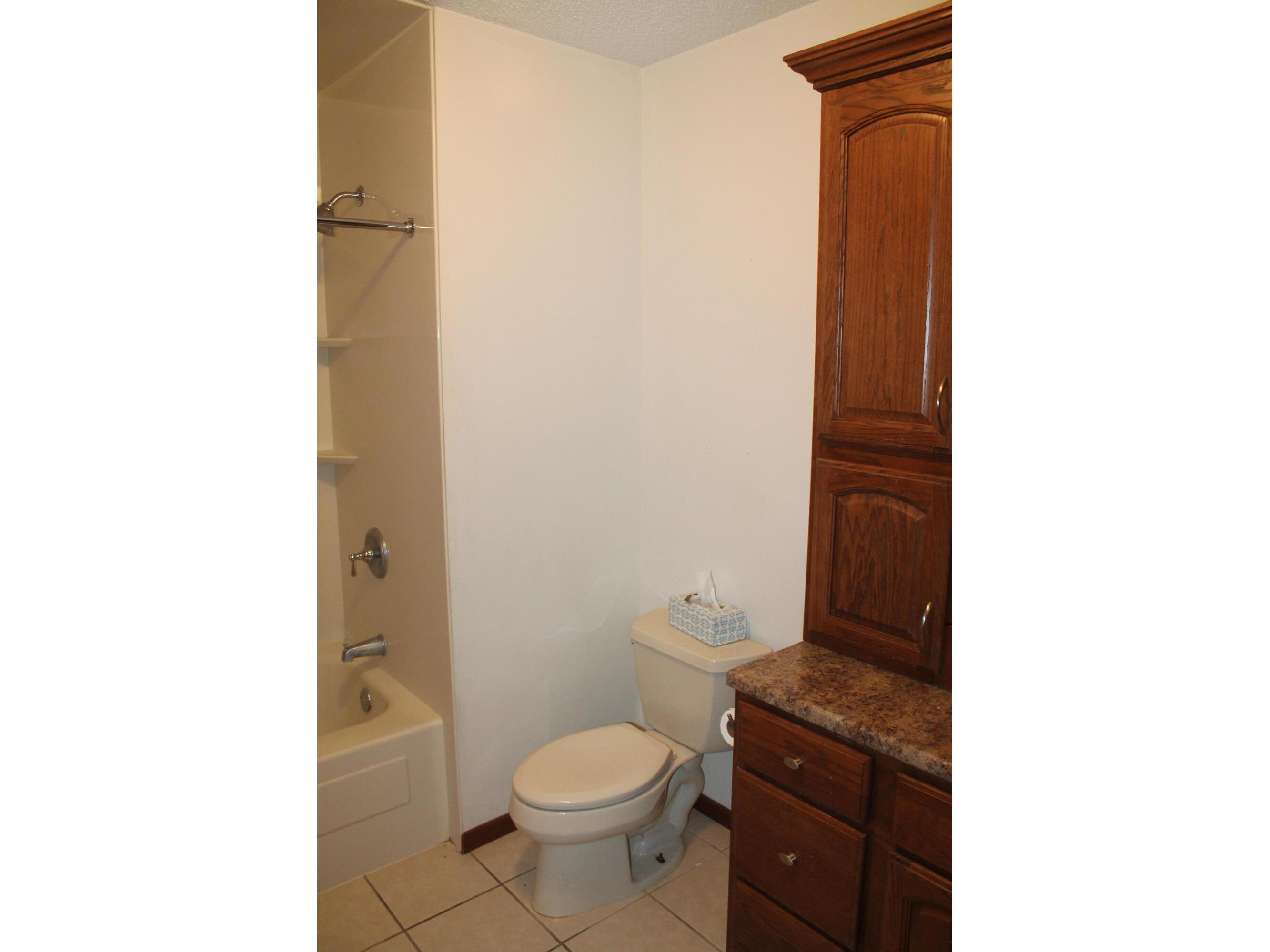 2027 Charles La Crosse WI 54603 1943666 image31