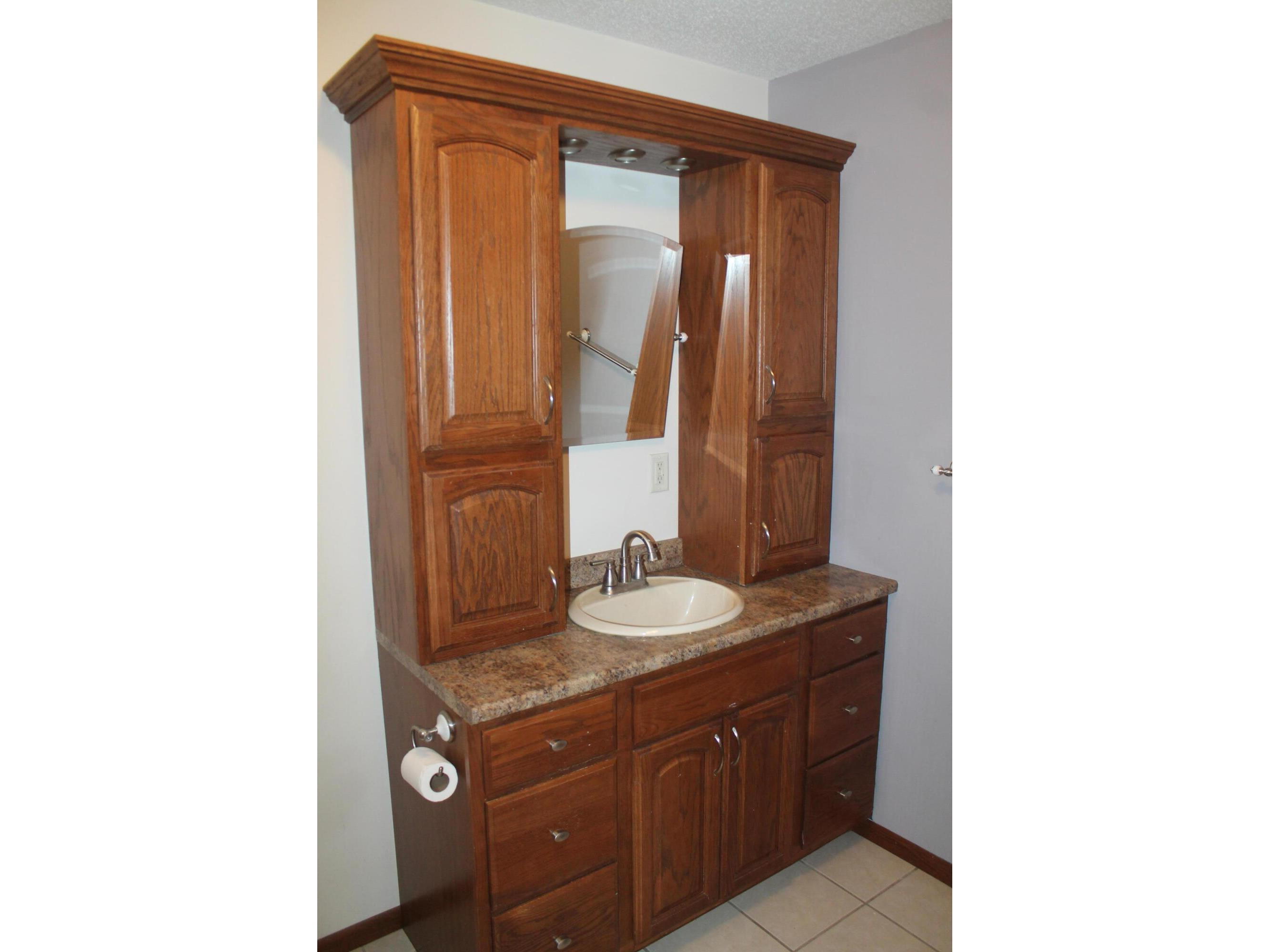 2027 Charles La Crosse WI 54603 1943666 image32