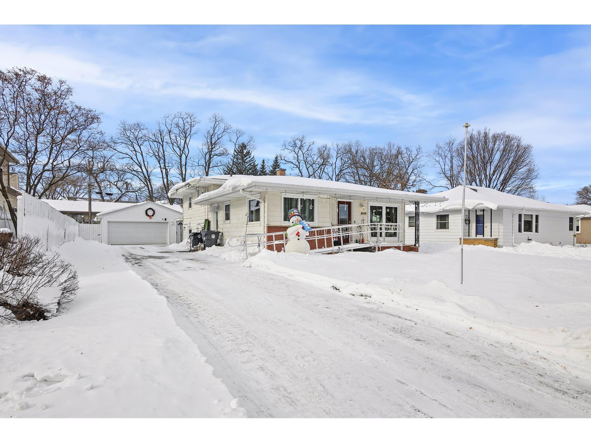 2028 Strong La Crosse WI 54601 1861924 image1