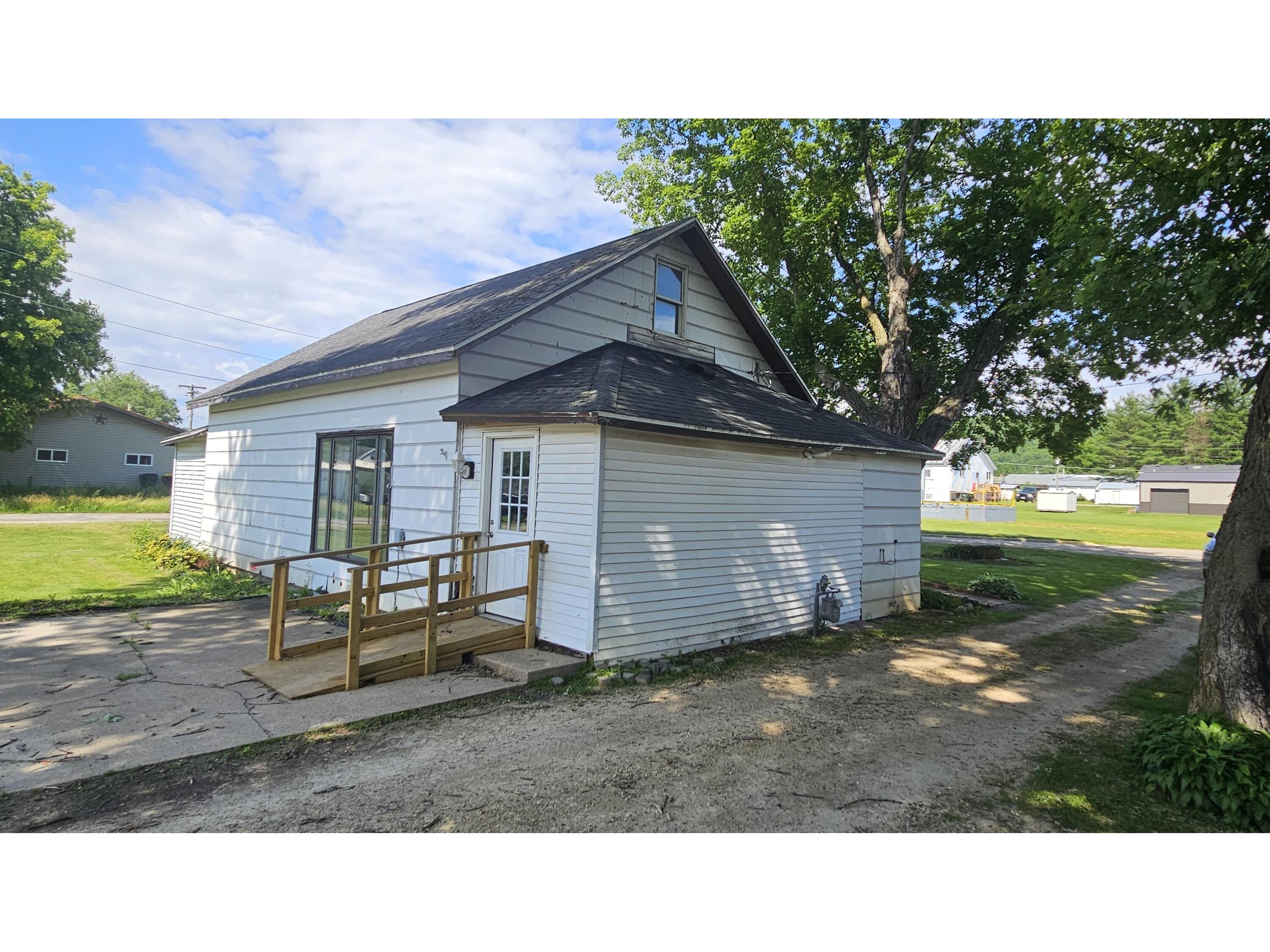 203 N Elizabeth Readstown WI 54652 1879450 image1