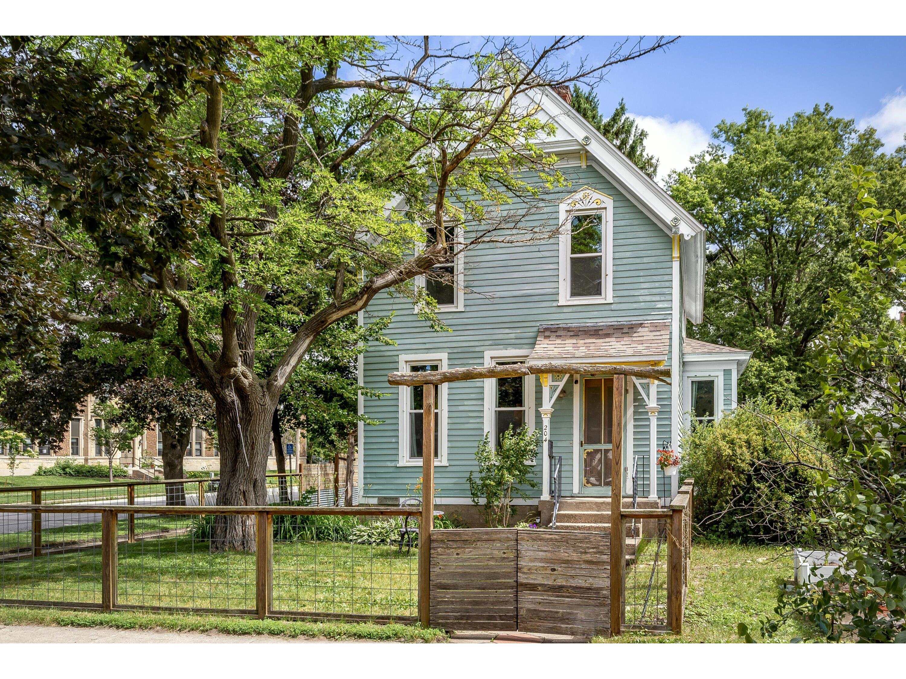 204 E Wabasha Winona MN 55987 1967782 image1