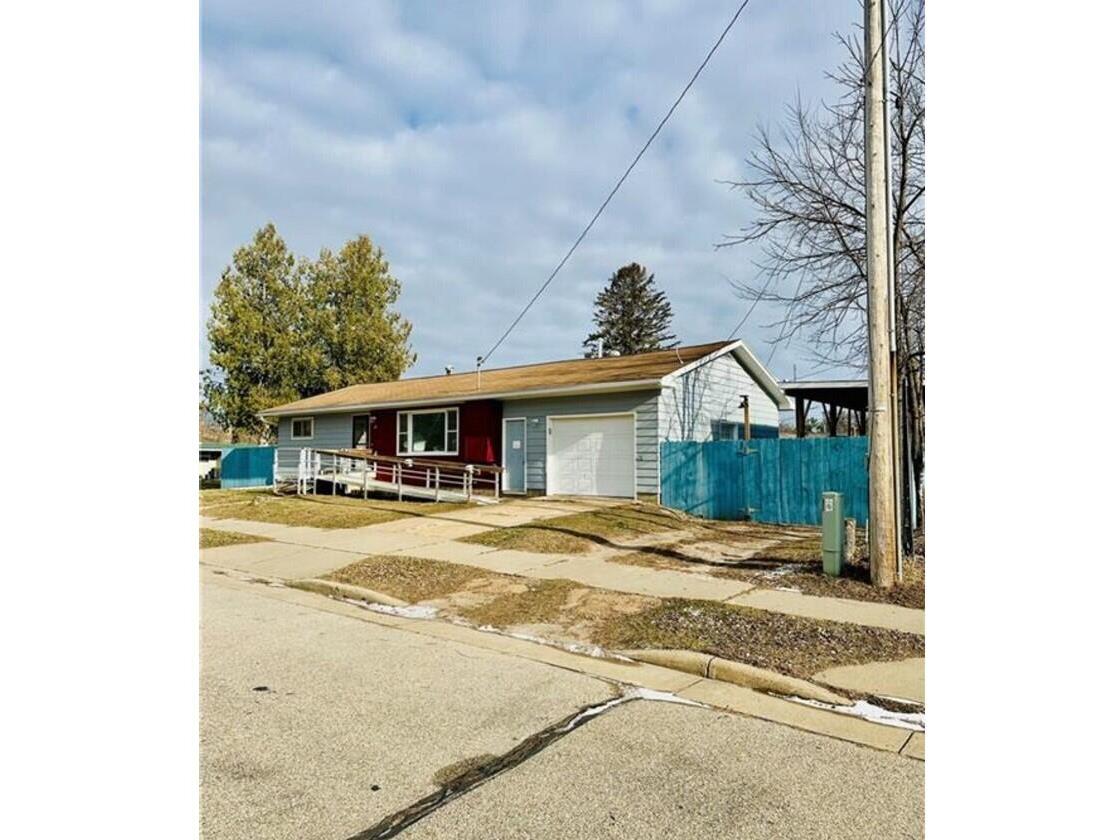204 S 2nd Black River Falls WI 54615 1910629 image1