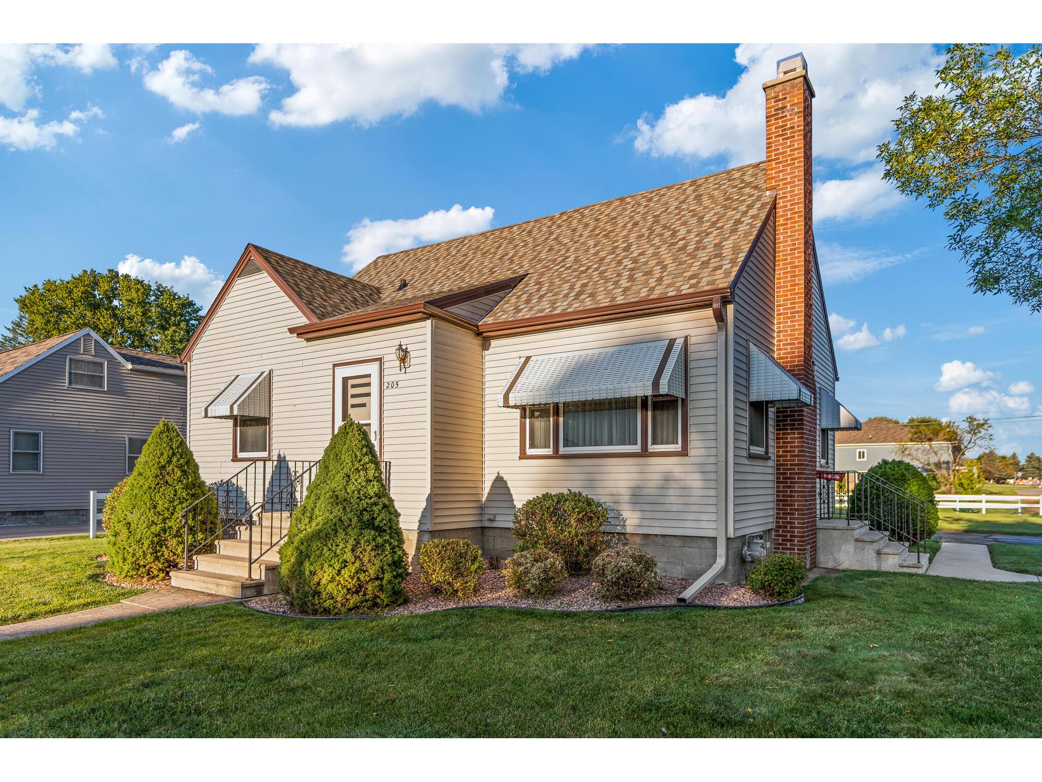 205 Lincoln West Salem WI 54669 1890819 image1