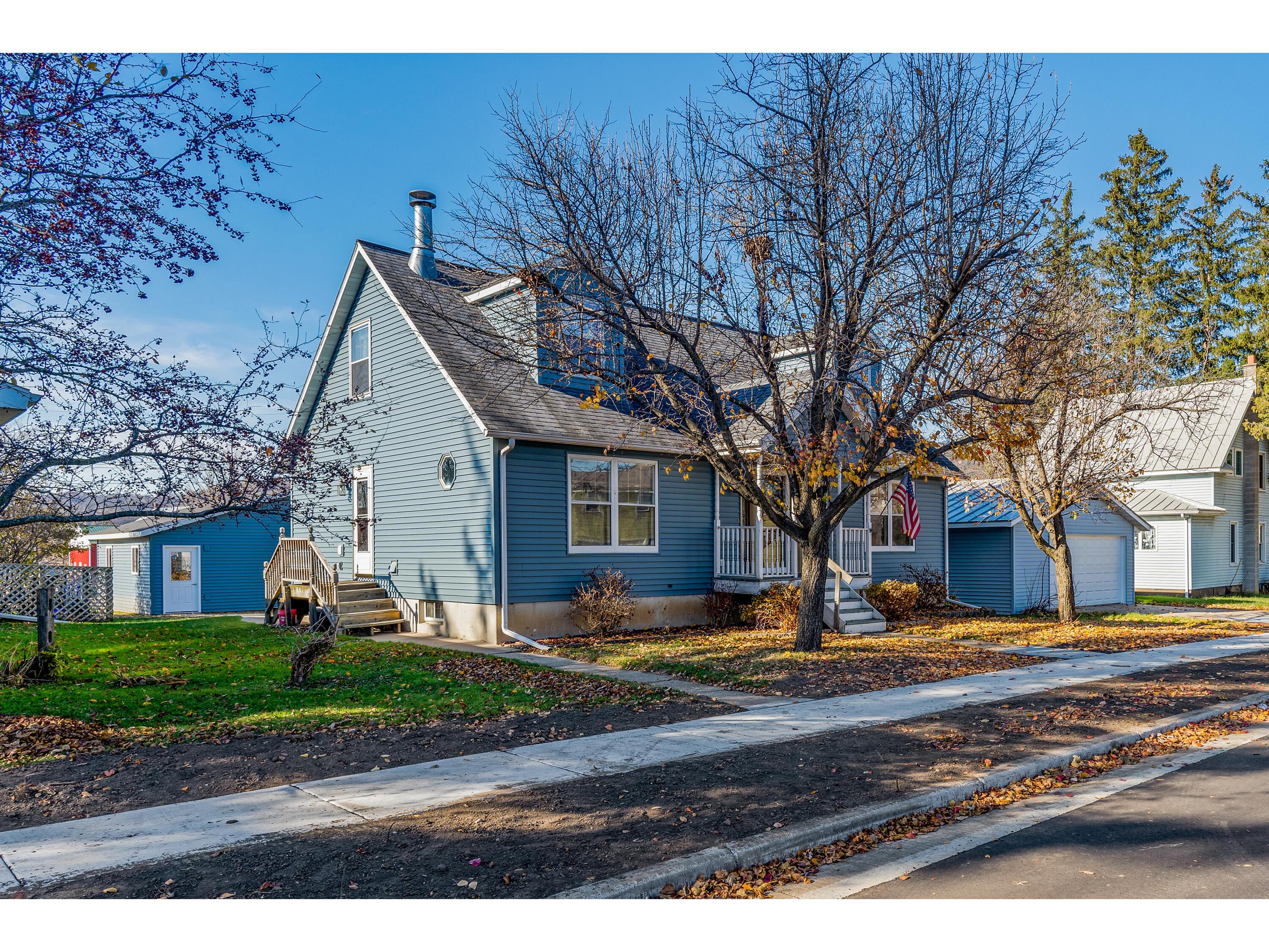 205 School St Coon Valley WI 54623 1816879 image1