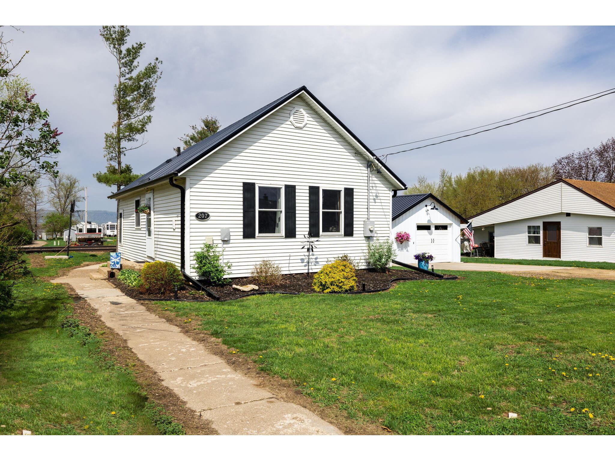 207 N West Stoddard WI 54658 1834157 image1