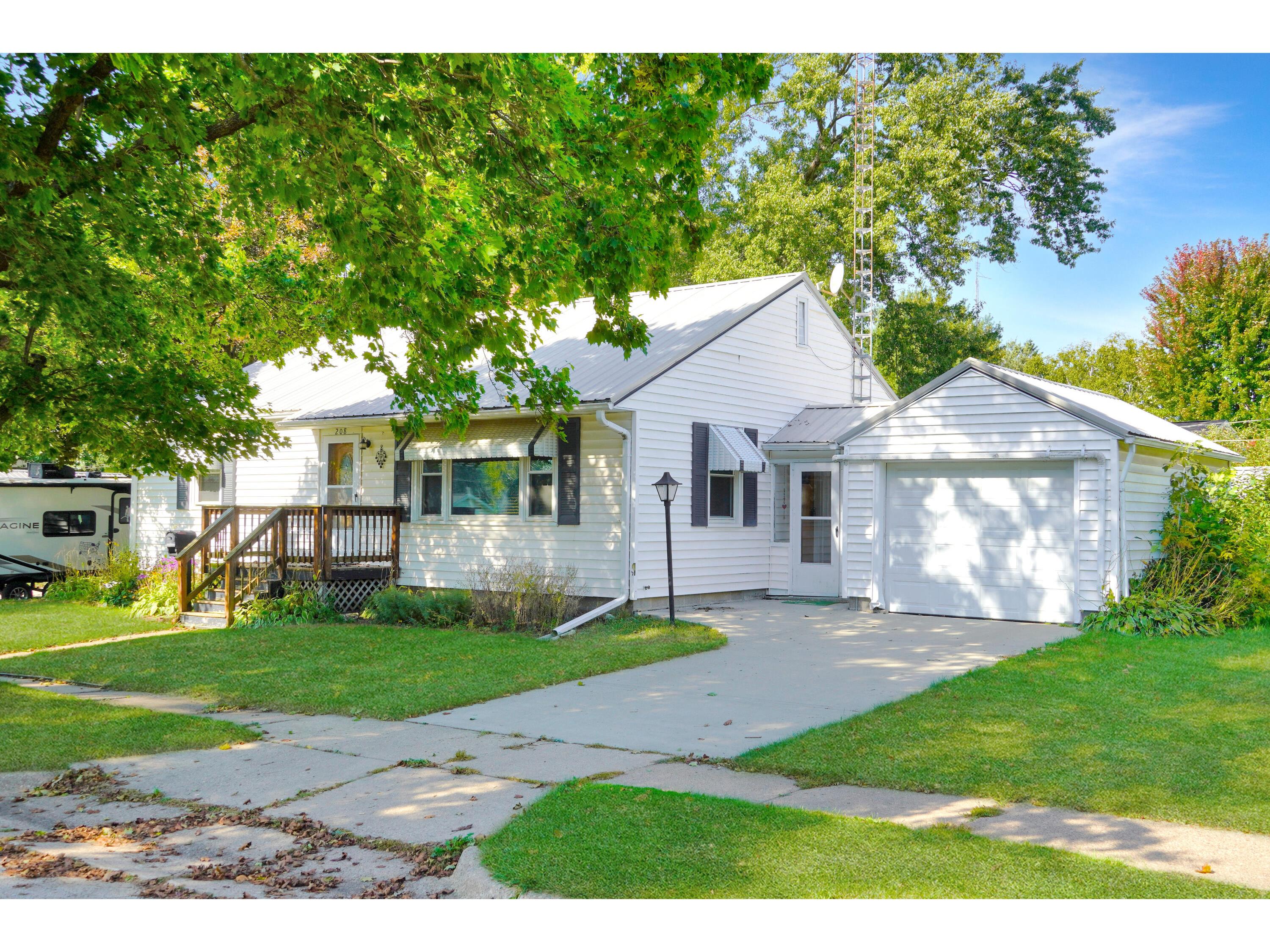 208 S Circle Viroqua WI 54665 1937819 image1