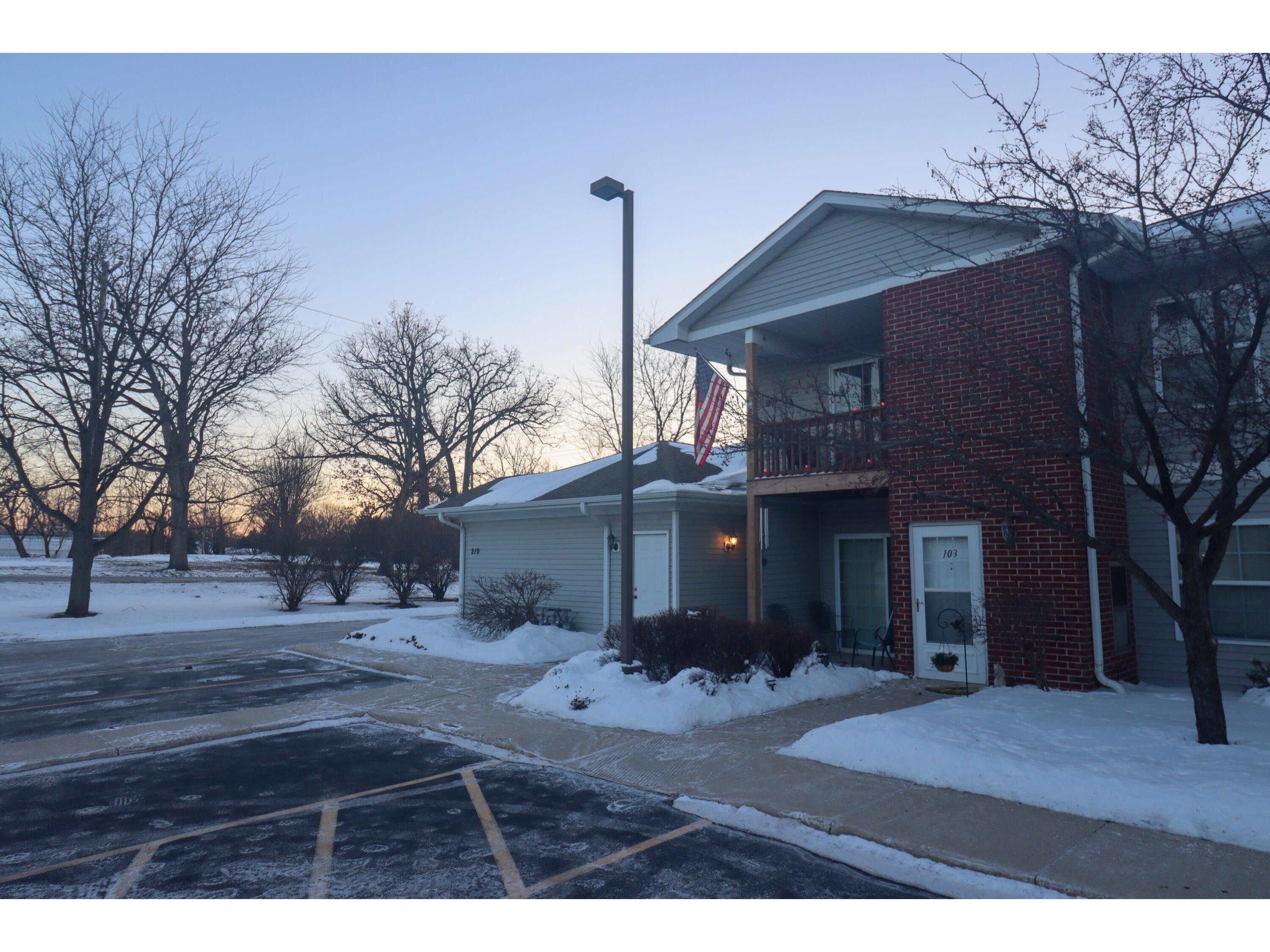 210 E Remer #203 Elkhorn WI 53121 1948943 image1
