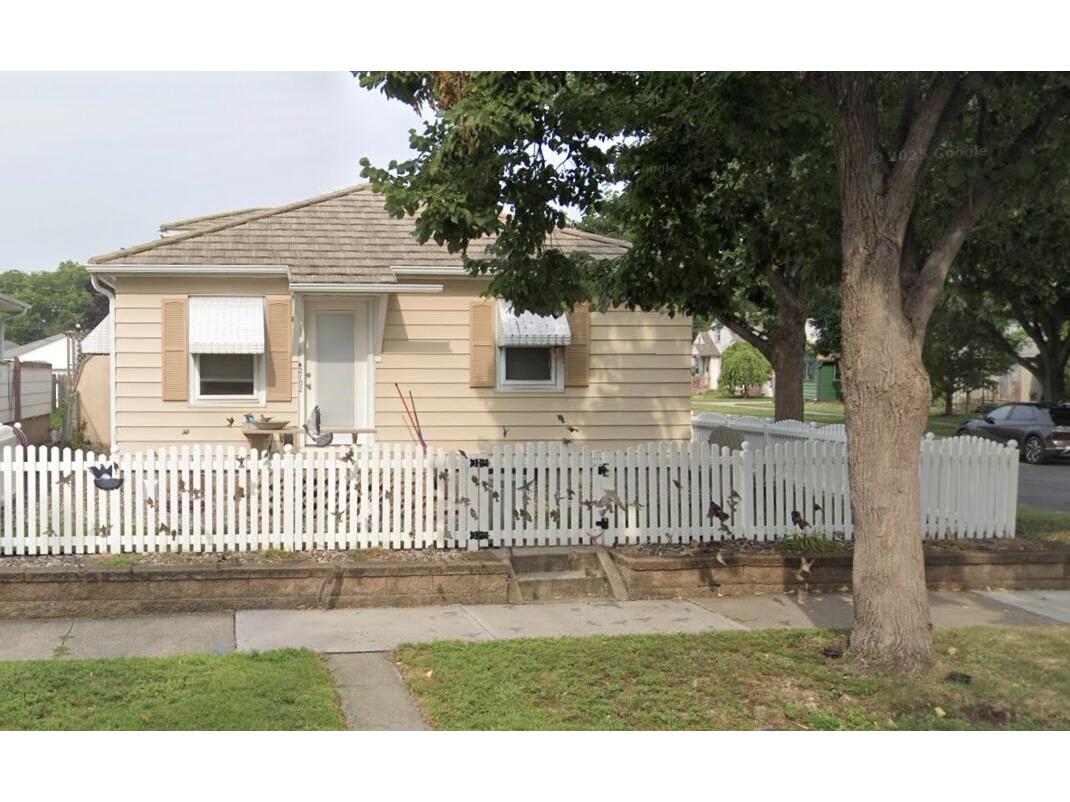2102 17th La Crosse WI 54601 1956159 image1