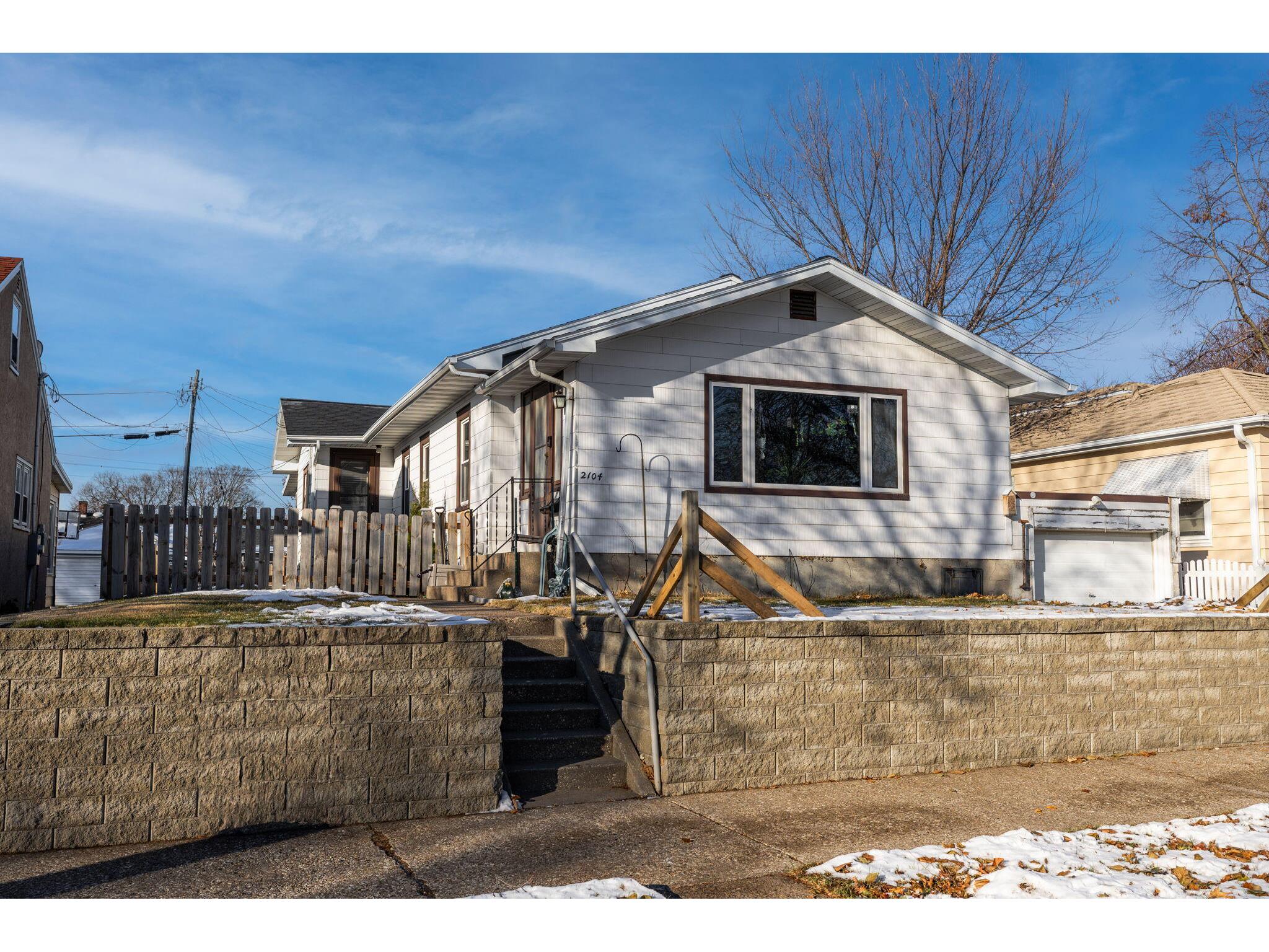 2104 17th La Crosse WI 54601 1858982 image1