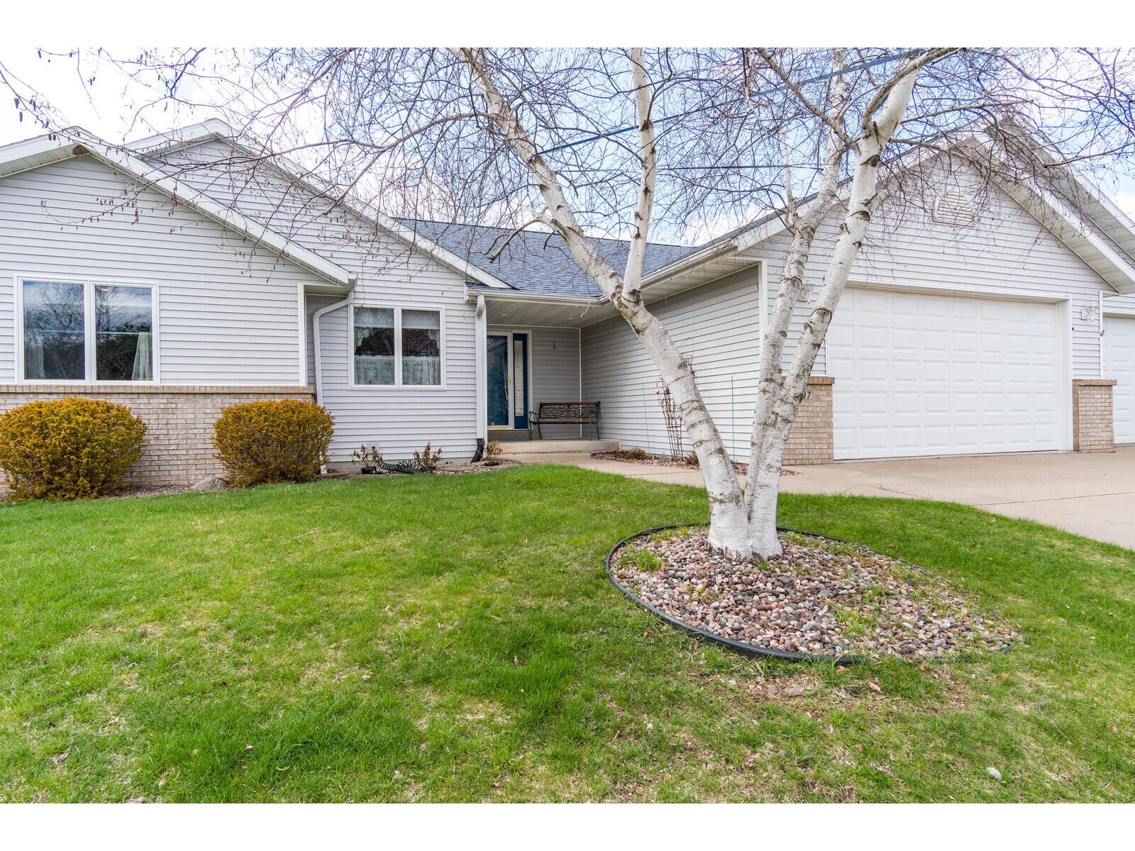 2107 Golfview, Onalaska, WI 54650 MLS 1832150 Edina Realty