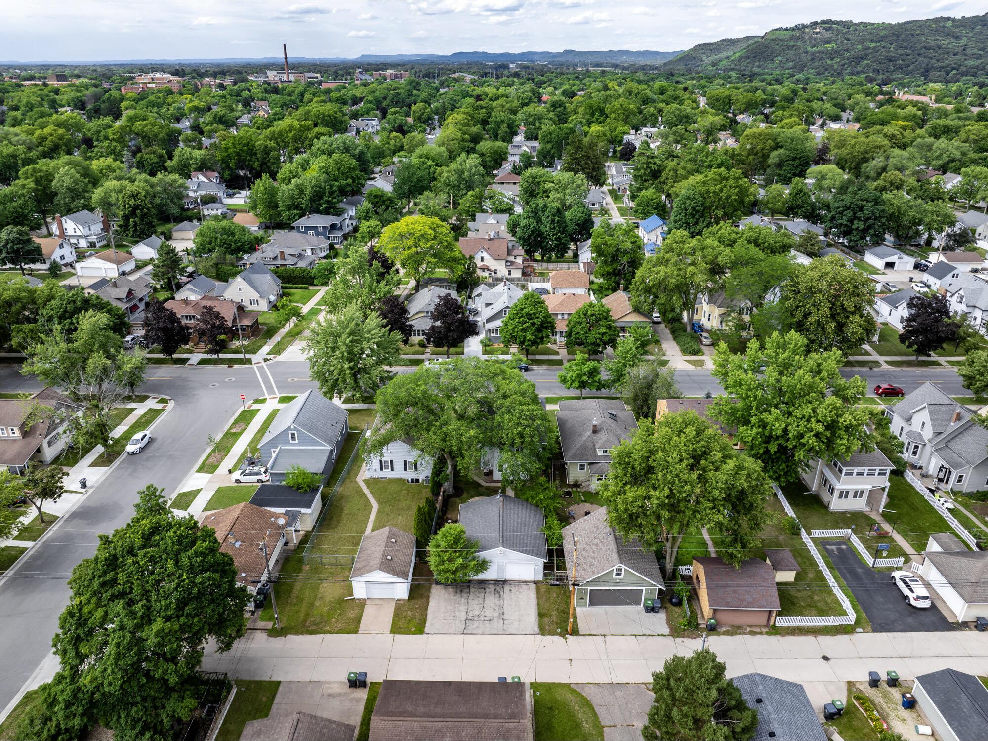2110 Market La Crosse WI 54601 1968949 image1