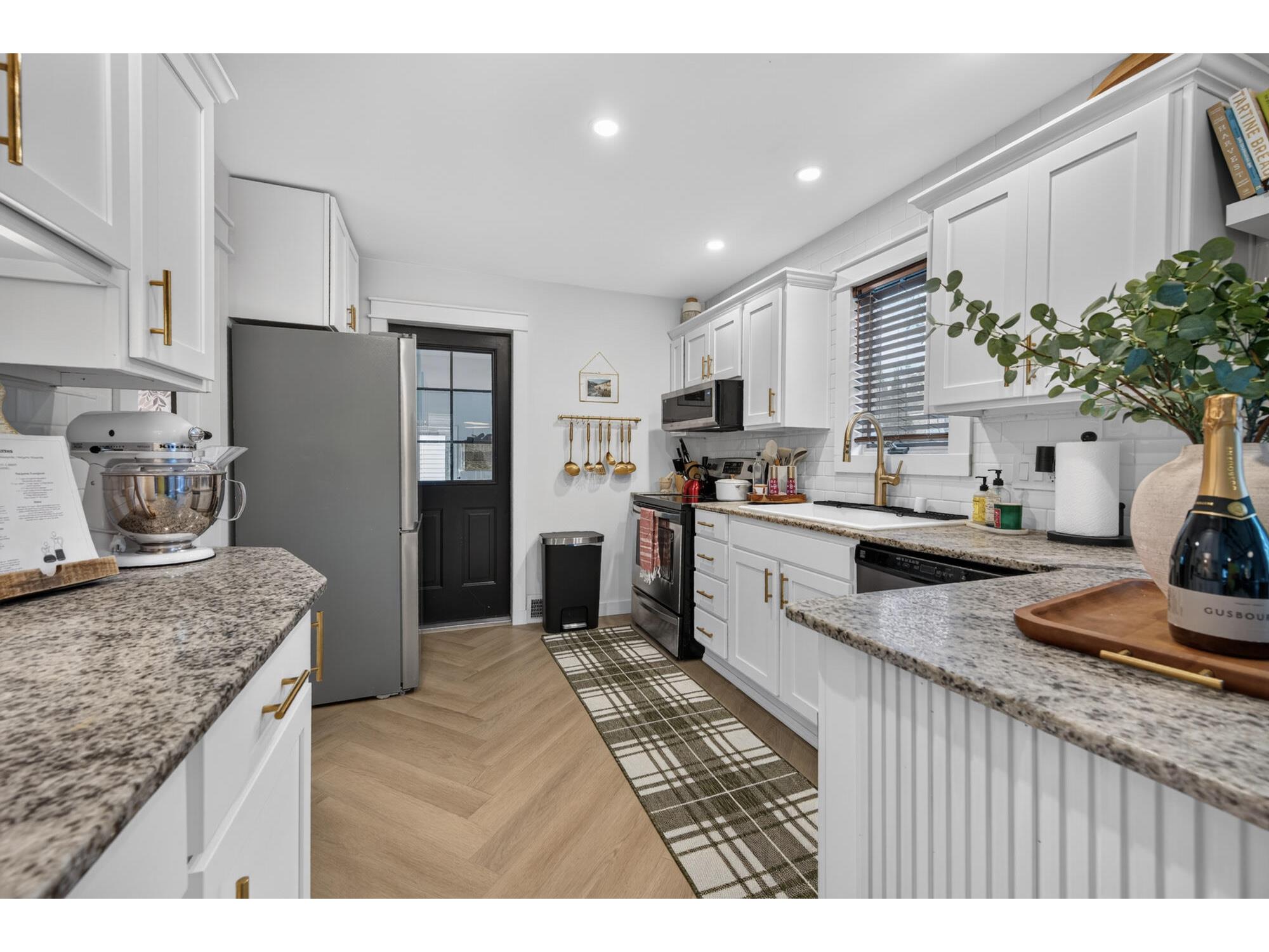2110 Market La Crosse WI 54601 1968949 image17