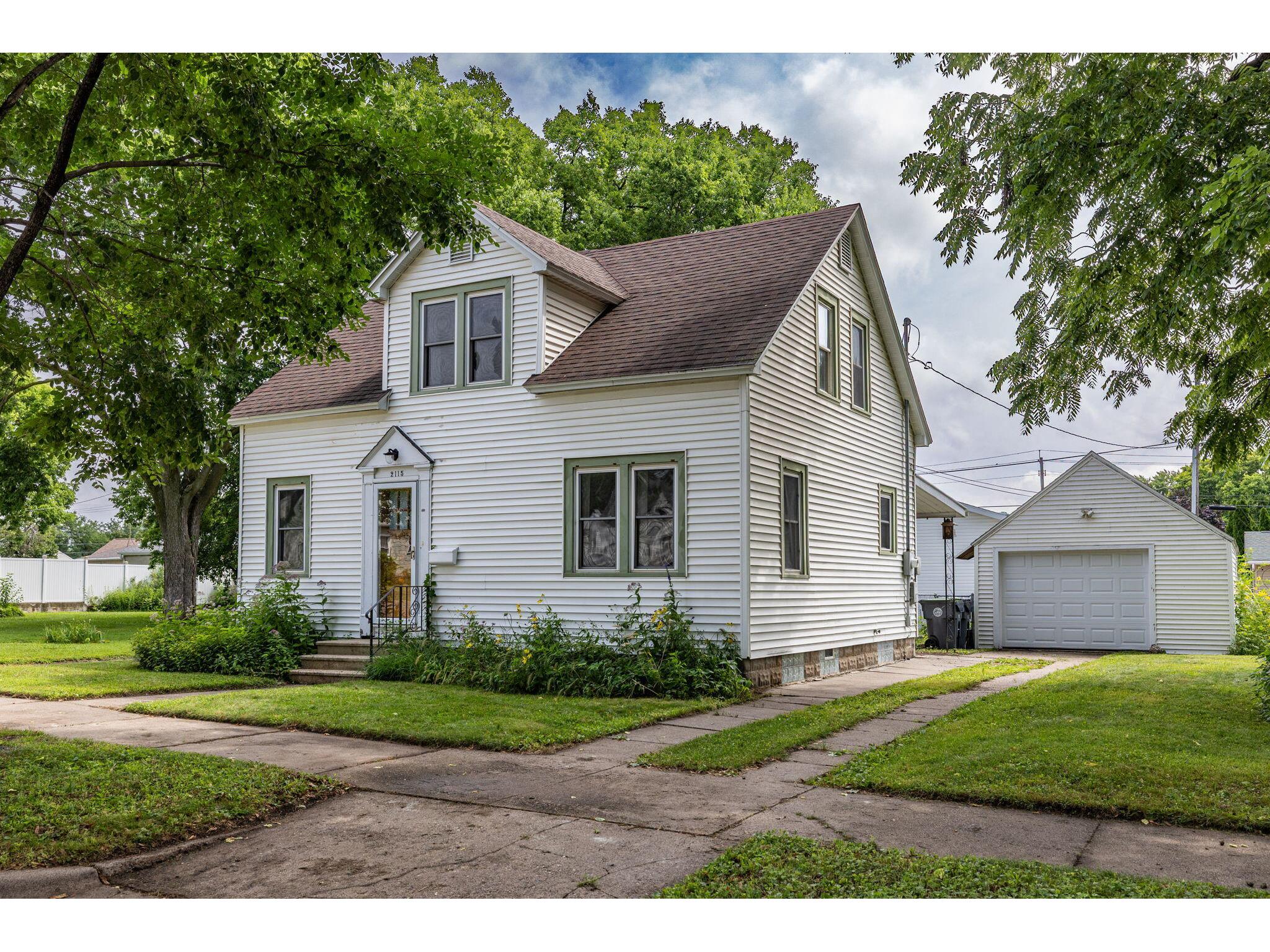 2115 15th La Crosse WI 54601 1927955 image1