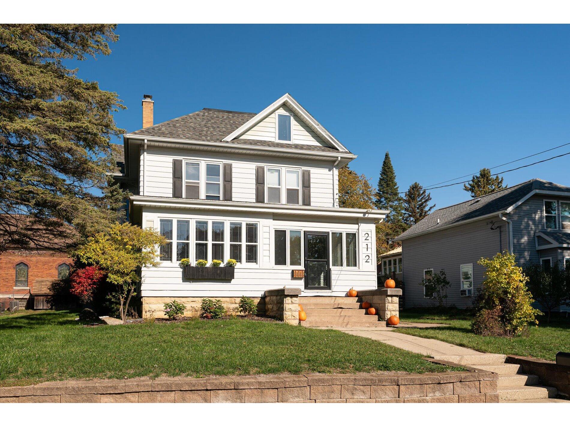 212 E Terhune Viroqua WI 54665 1855128 image1