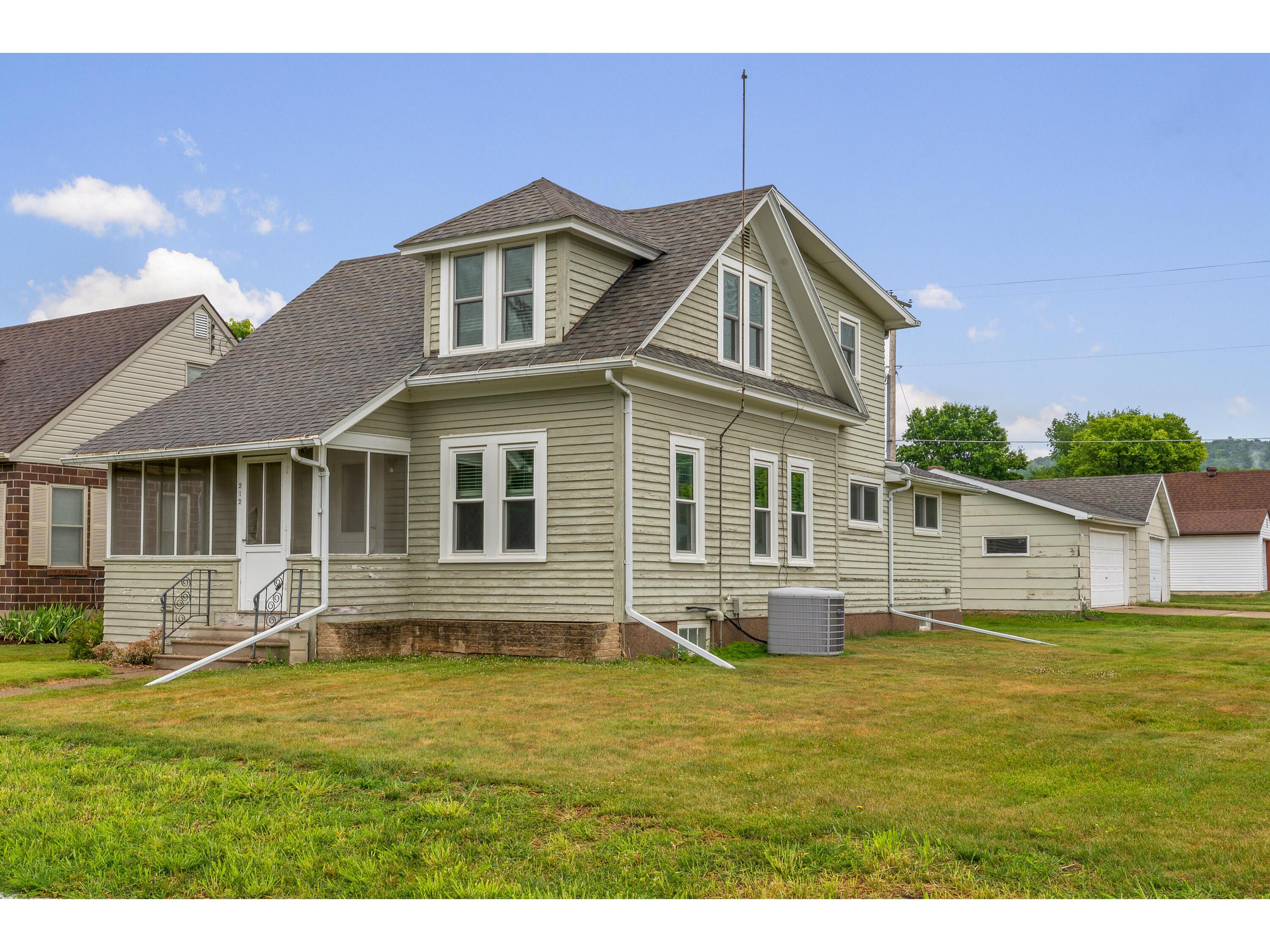 212 School Coon Valley WI 54623 1842437 image1