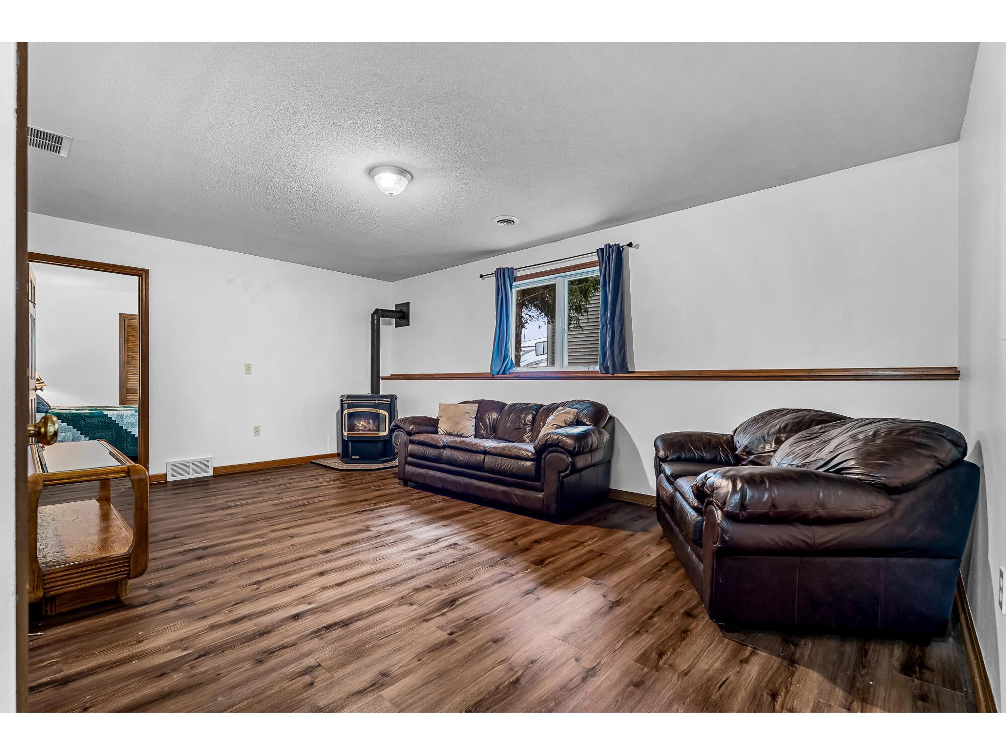 21312 Barbara Galesville WI 54630 1961214 image18