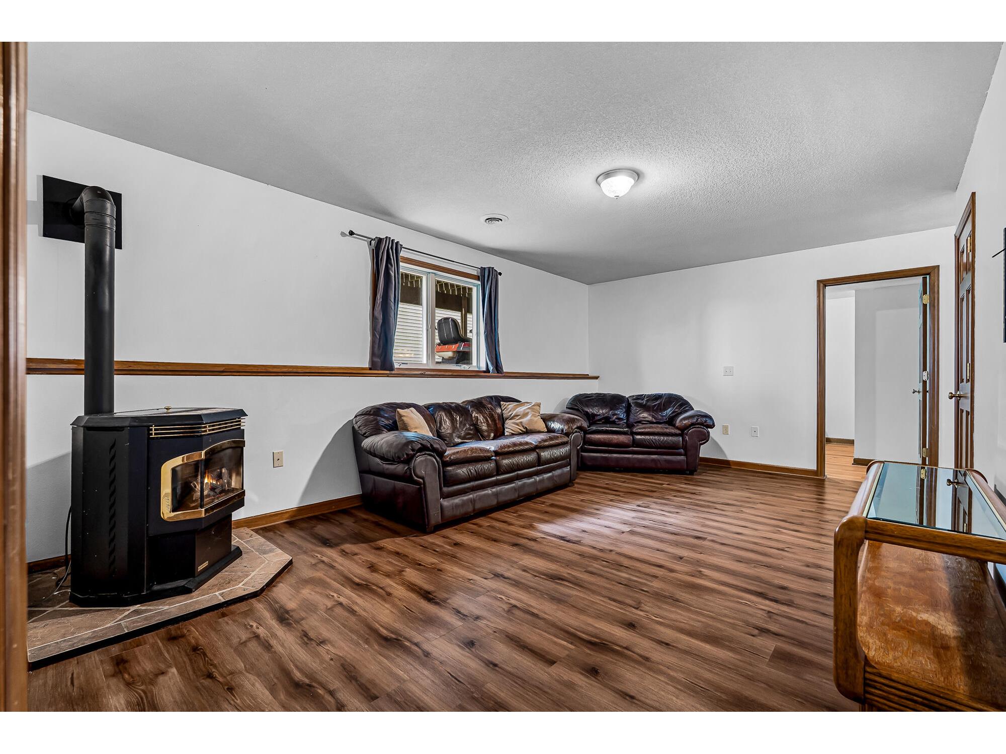 21312 Barbara Galesville WI 54630 1961214 image19