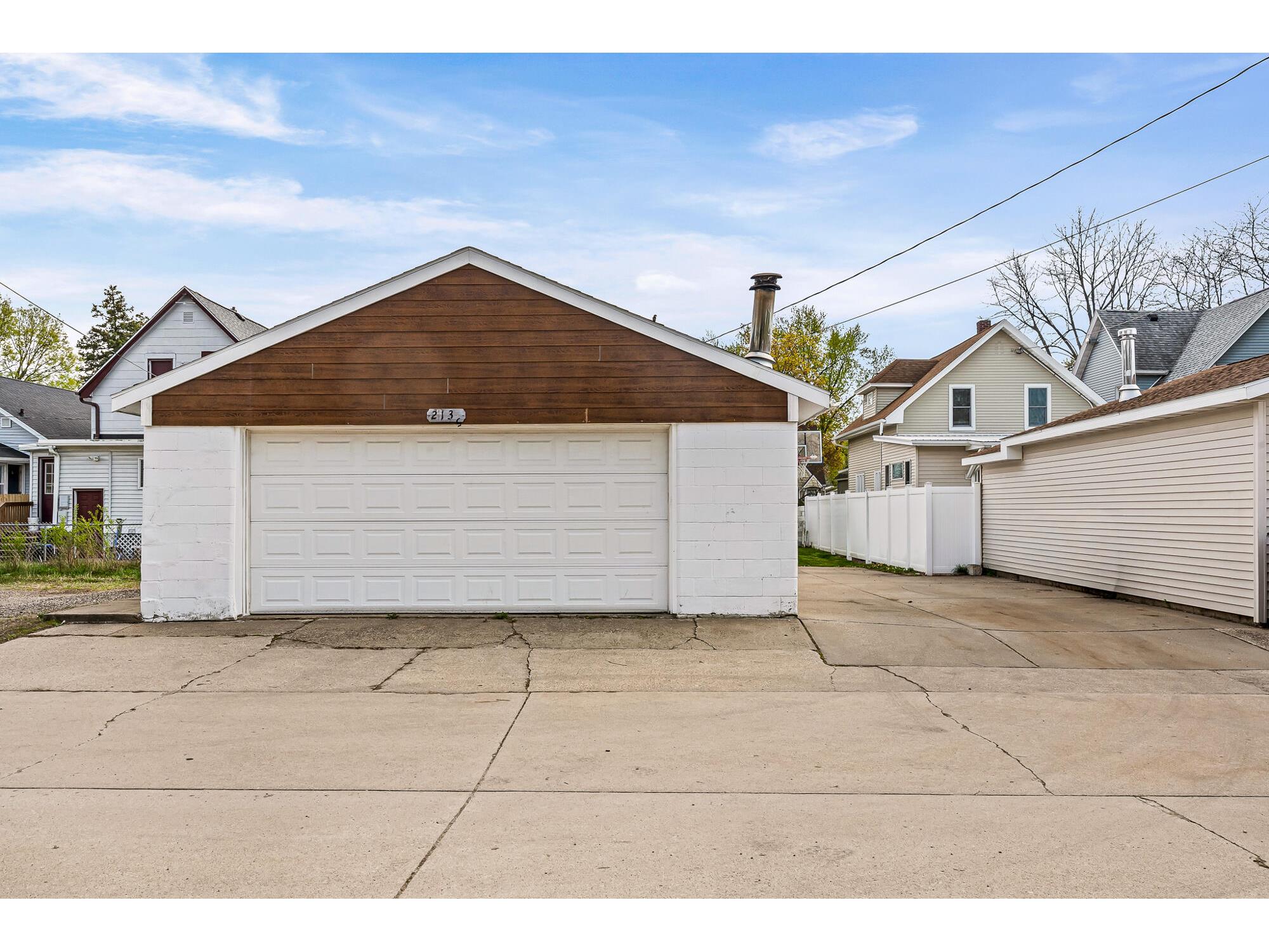 2135 Market La Crosse WI 54601 1959164 image25