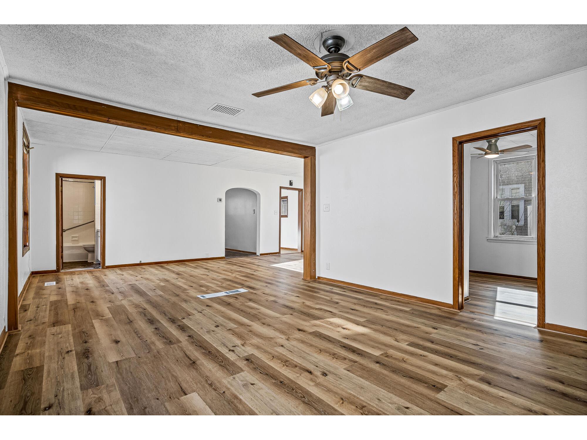 2135 Market La Crosse WI 54601 1959164 image6