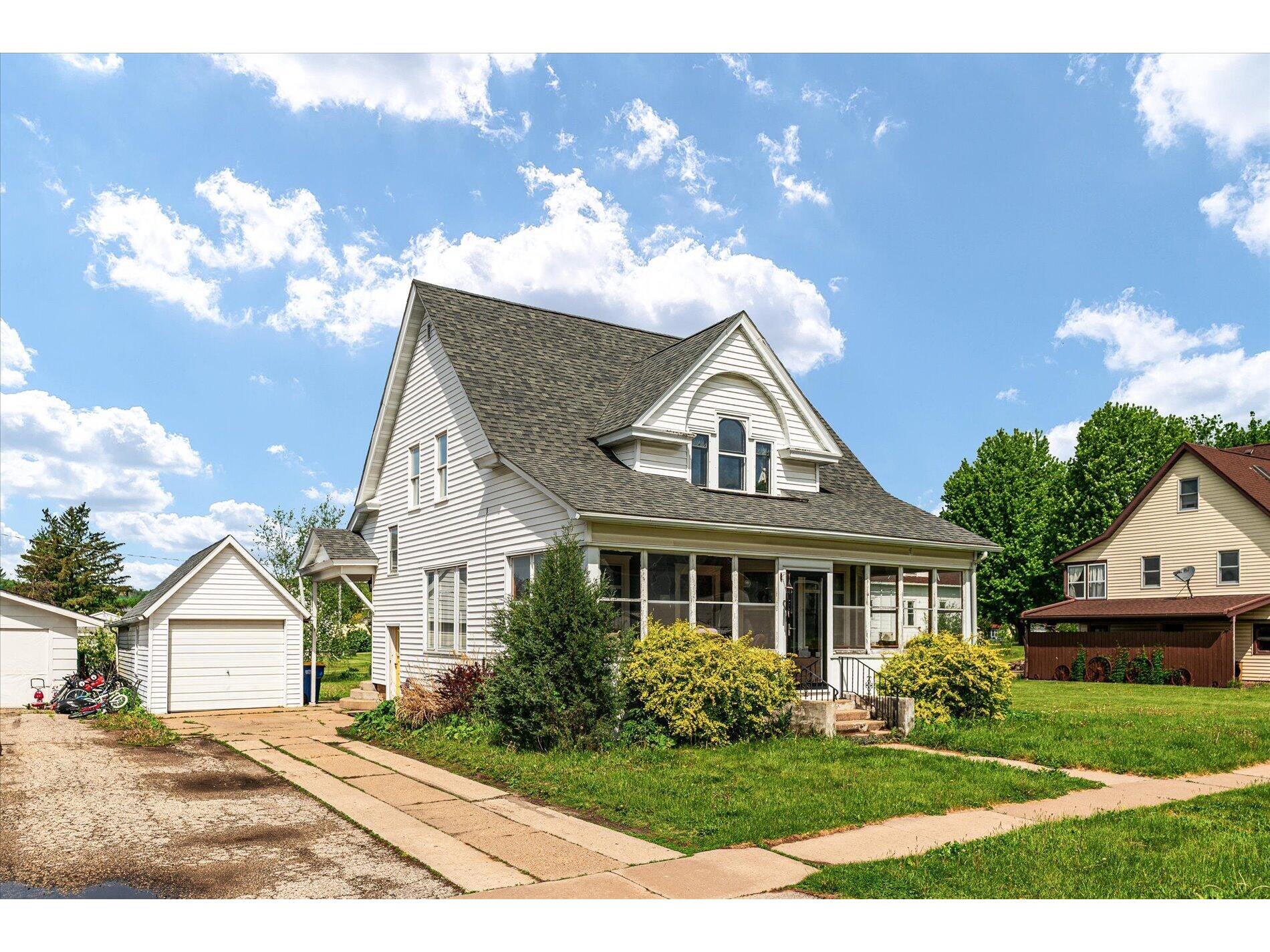215 N Cushman Viola WI 54664 1963901 image1