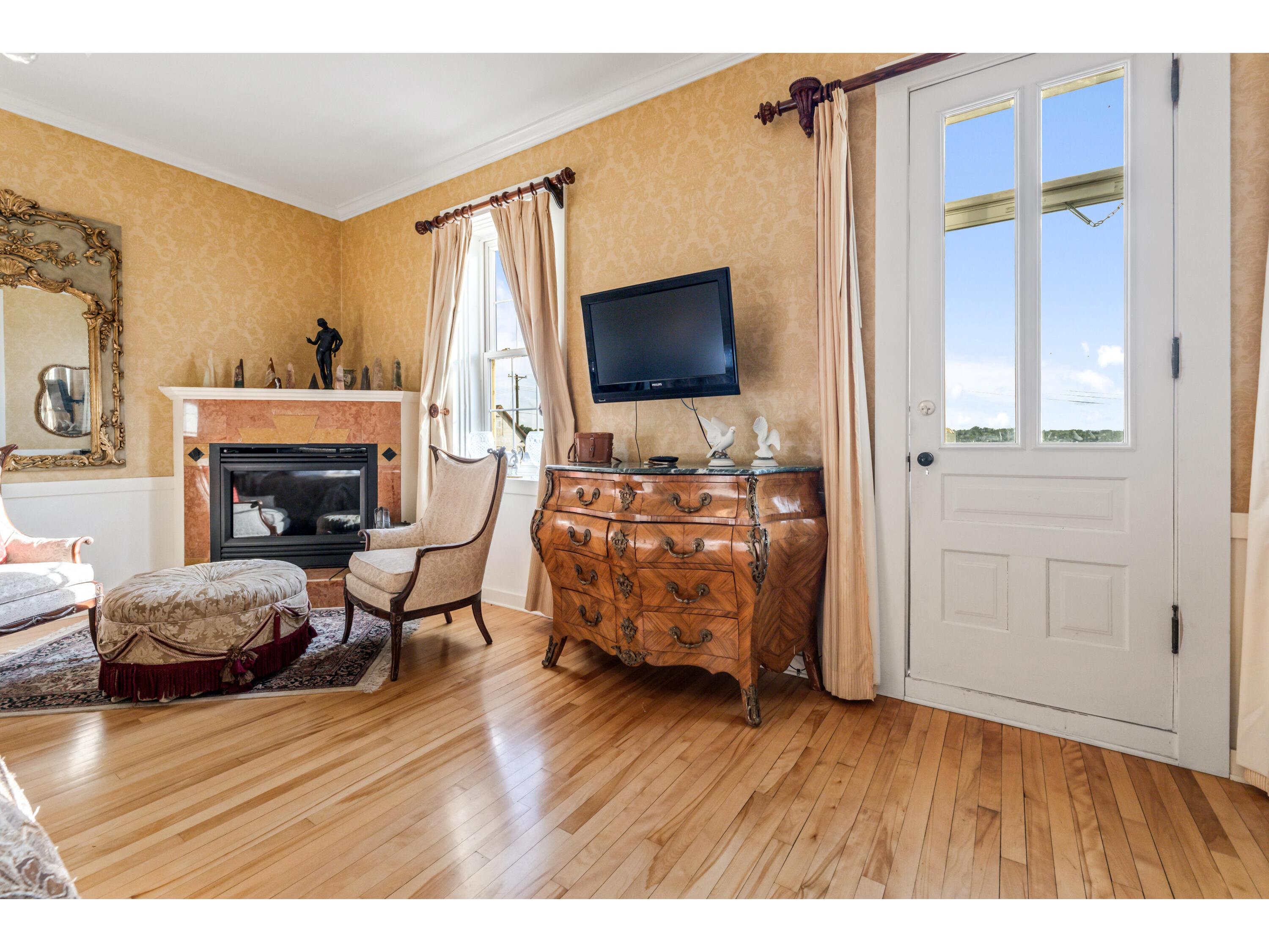 215 N Main Alma WI 54610 1931262 image12