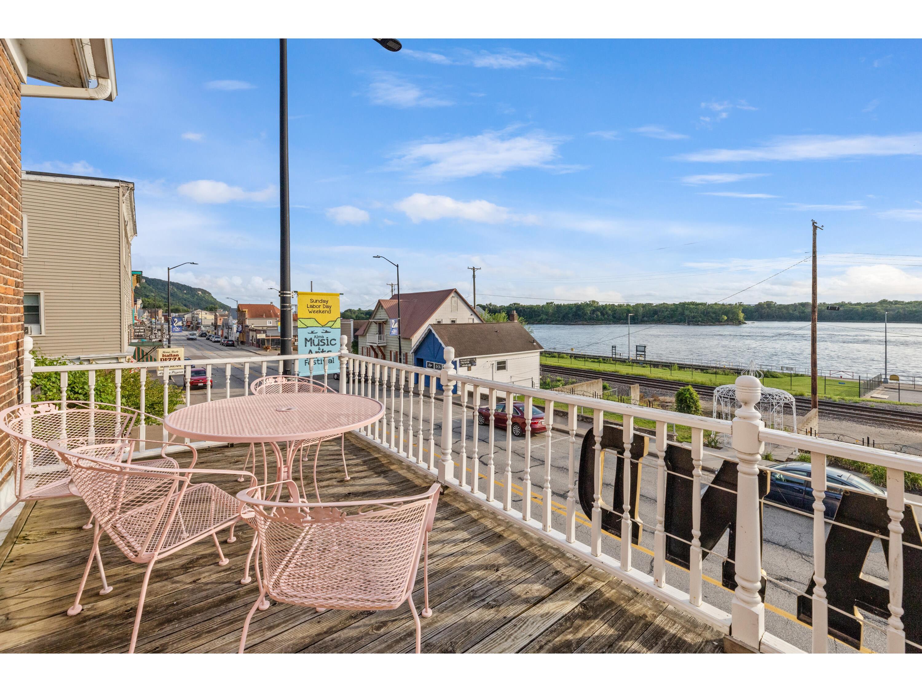 215 N Main Alma WI 54610 1931262 image19