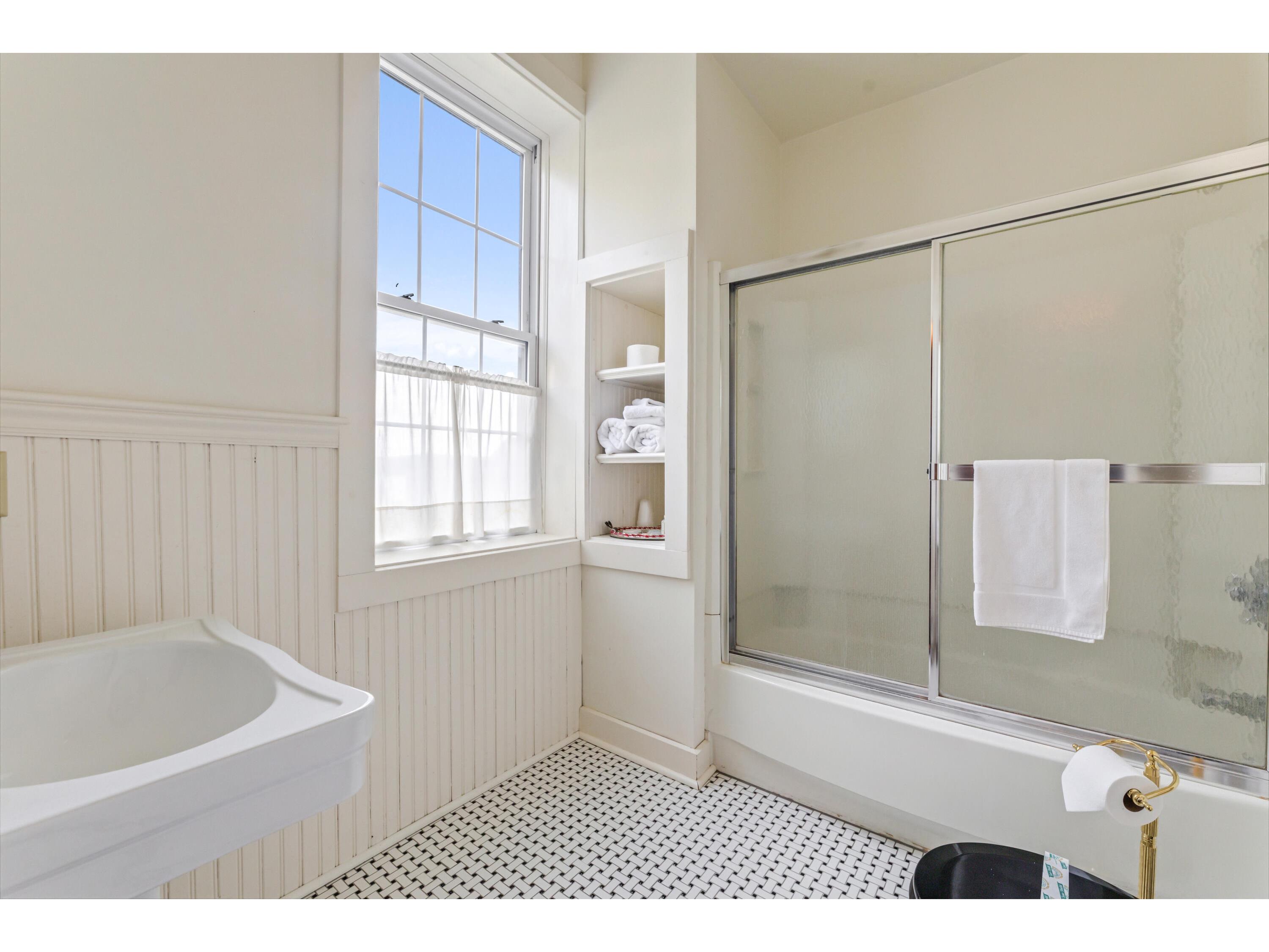 215 N Main Alma WI 54610 1931262 image22