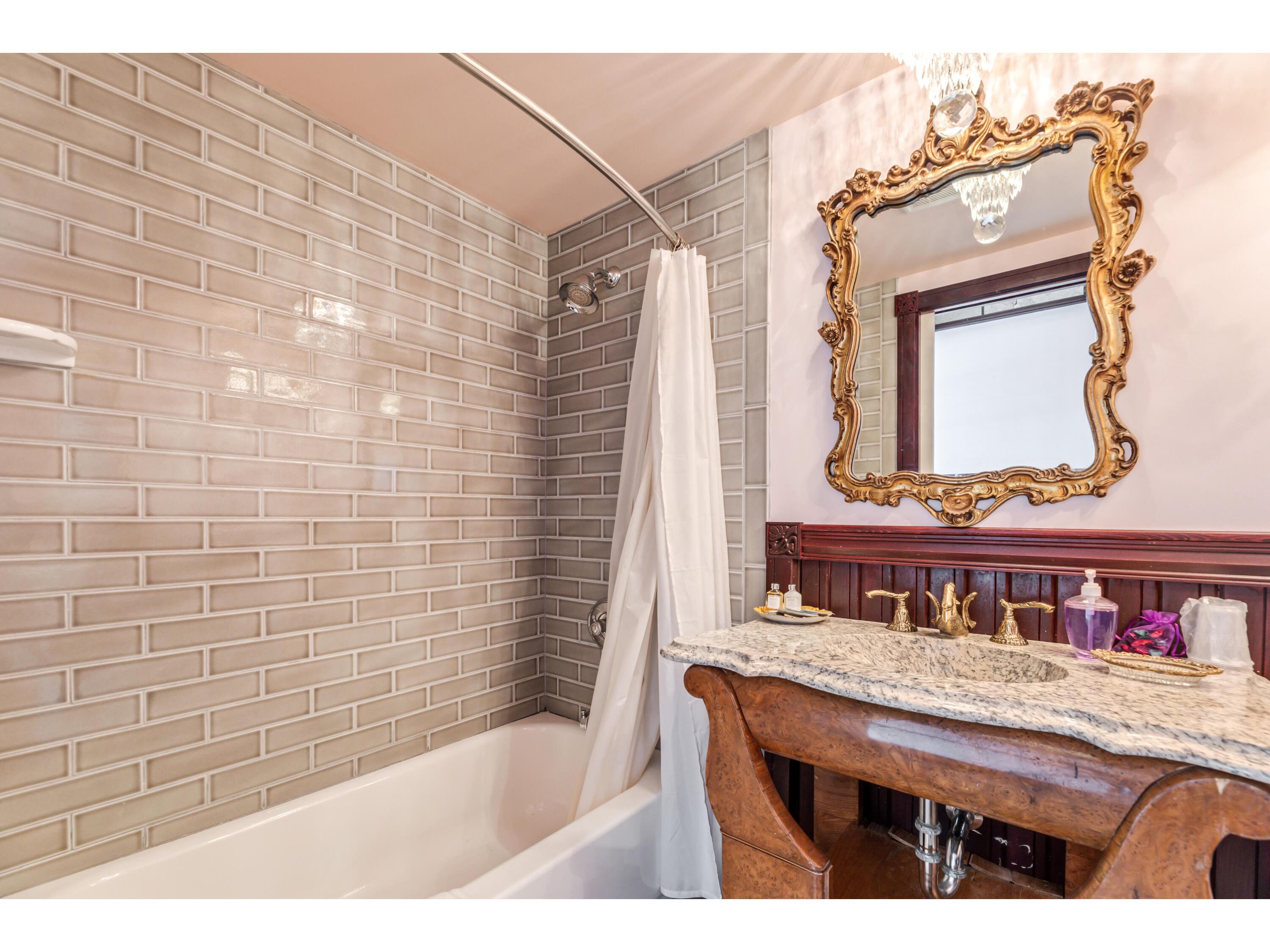 215 N Main Alma WI 54610 1931262 image32