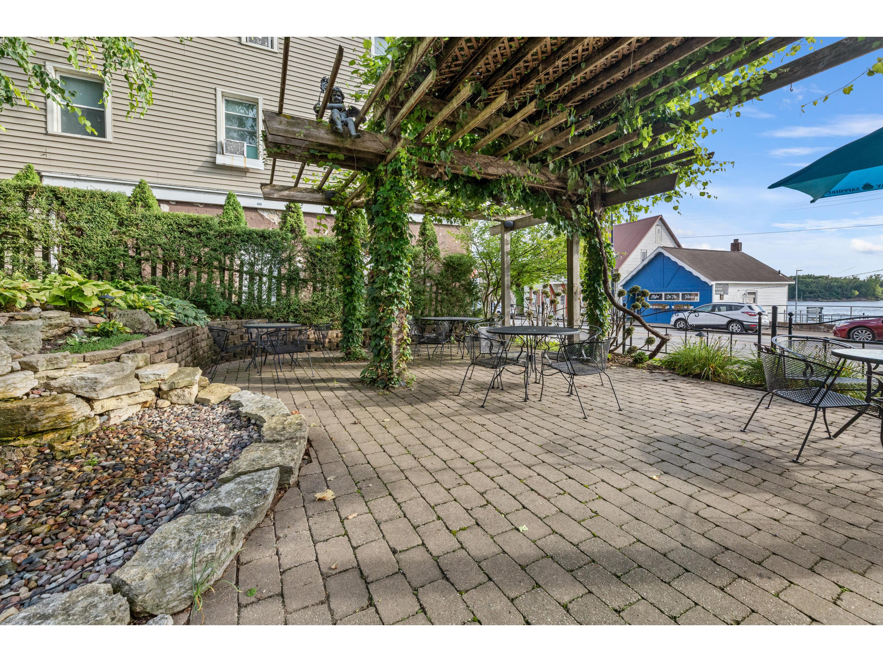 215 N Main Alma WI 54610 1931262 image41