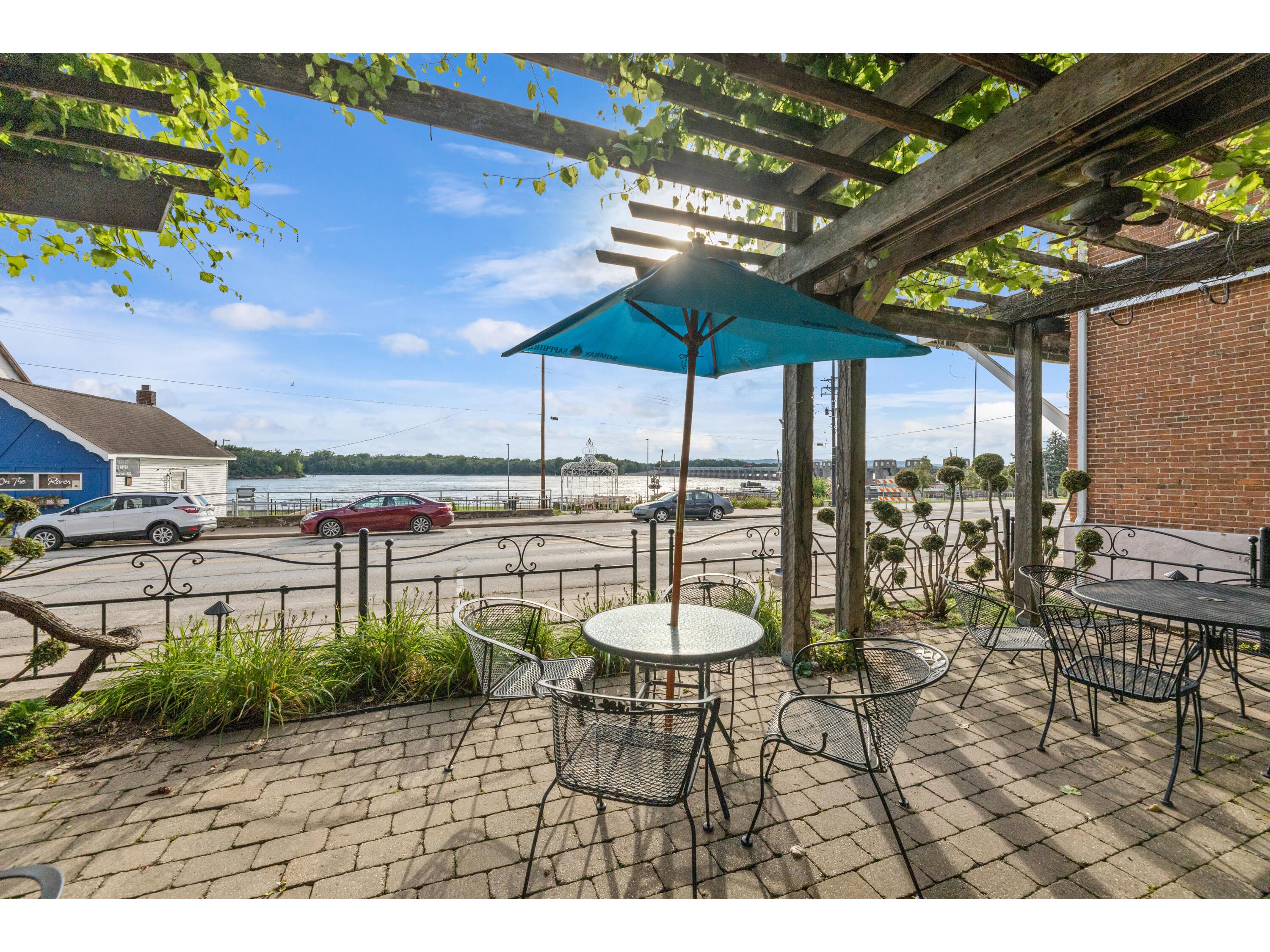 215 N Main Alma WI 54610 1931262 image42