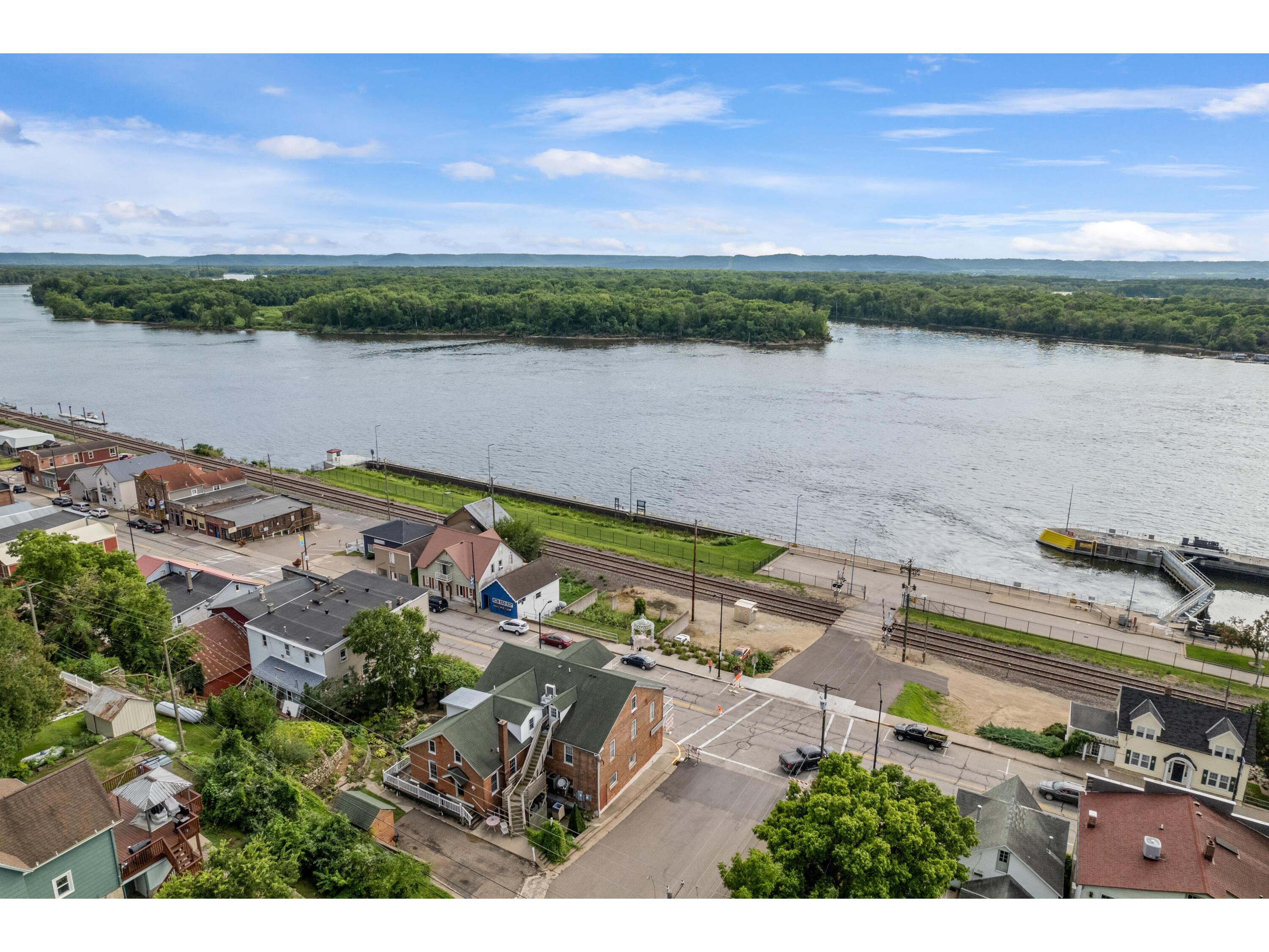 215 N Main Alma WI 54610 1931262 image46