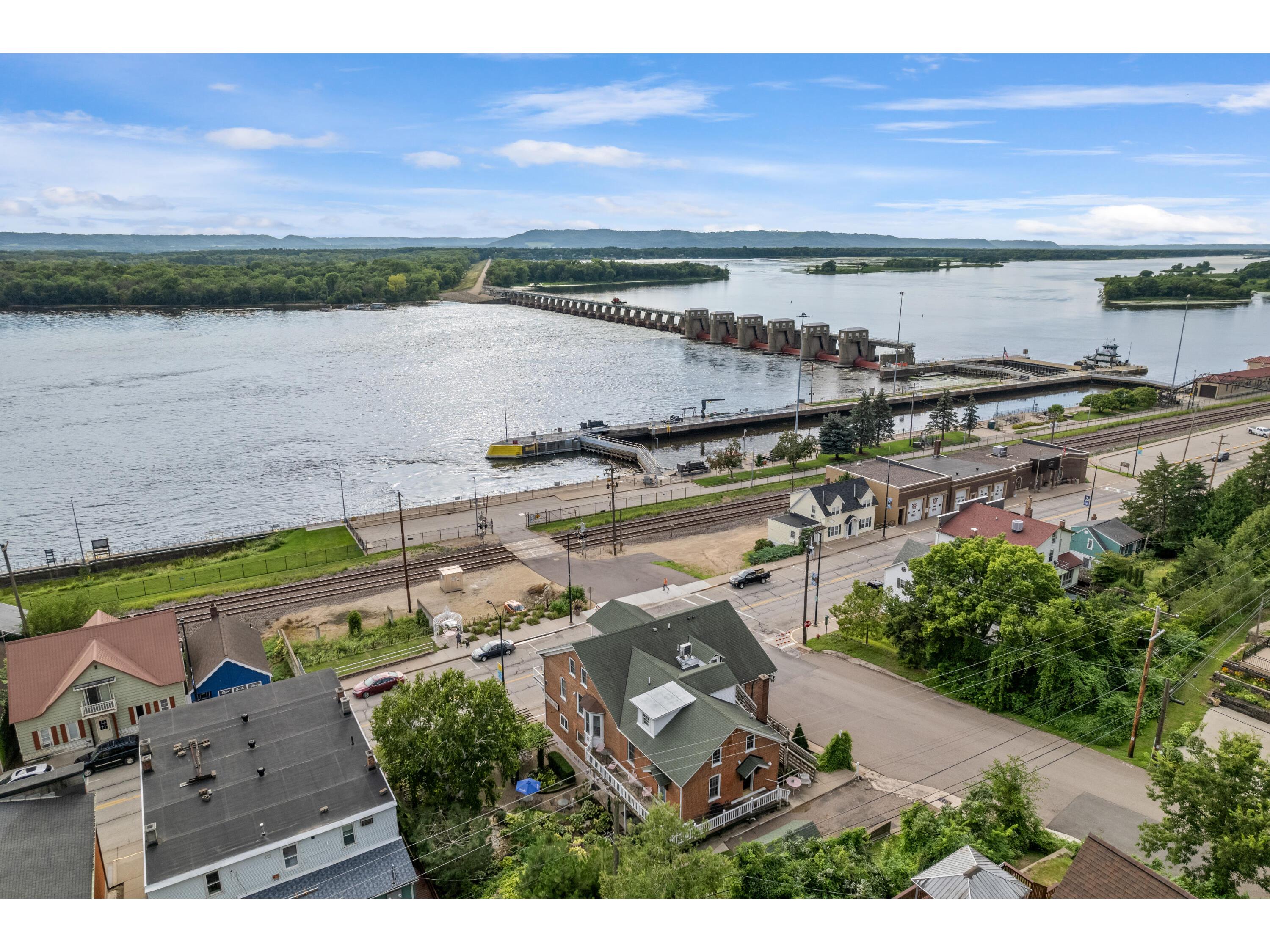 215 N Main Alma WI 54610 1931262 image47