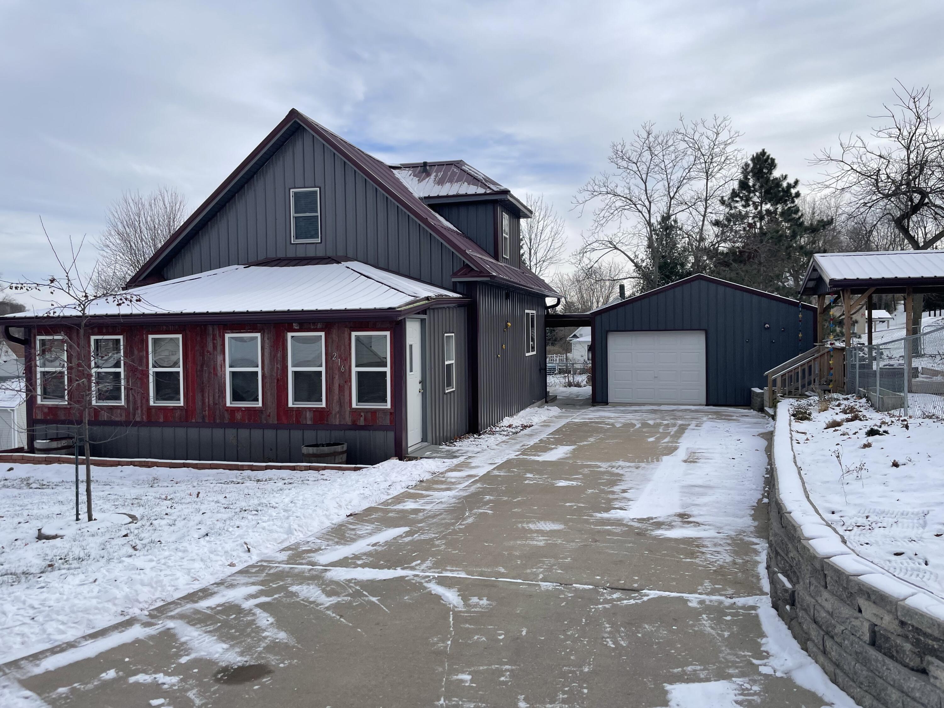 216 Newton Kendall WI 54638 1858805 image1