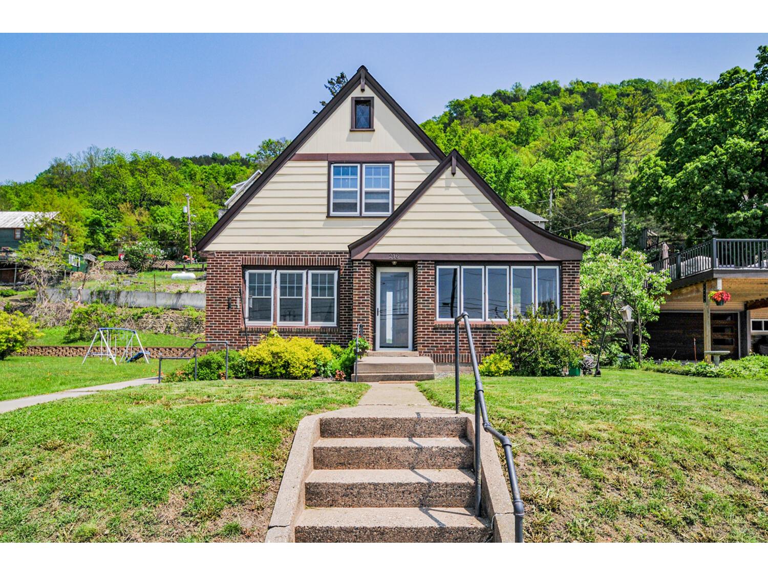 216 S Main, Fountain City, WI, 54629 MLS 1835646 Edina Realty