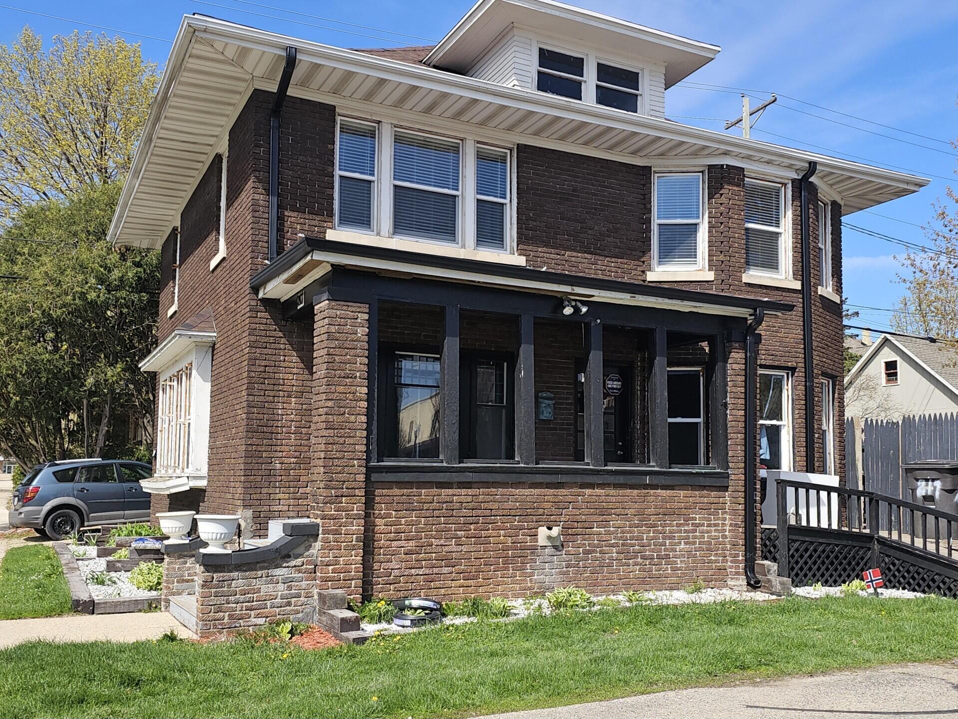 217 S Fourth Stoughton WI 53589 1960114 image1