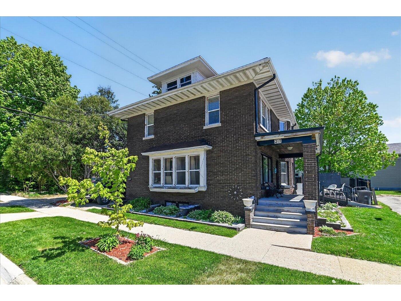 217 S Fourth Stoughton WI 53589 1960114 image2