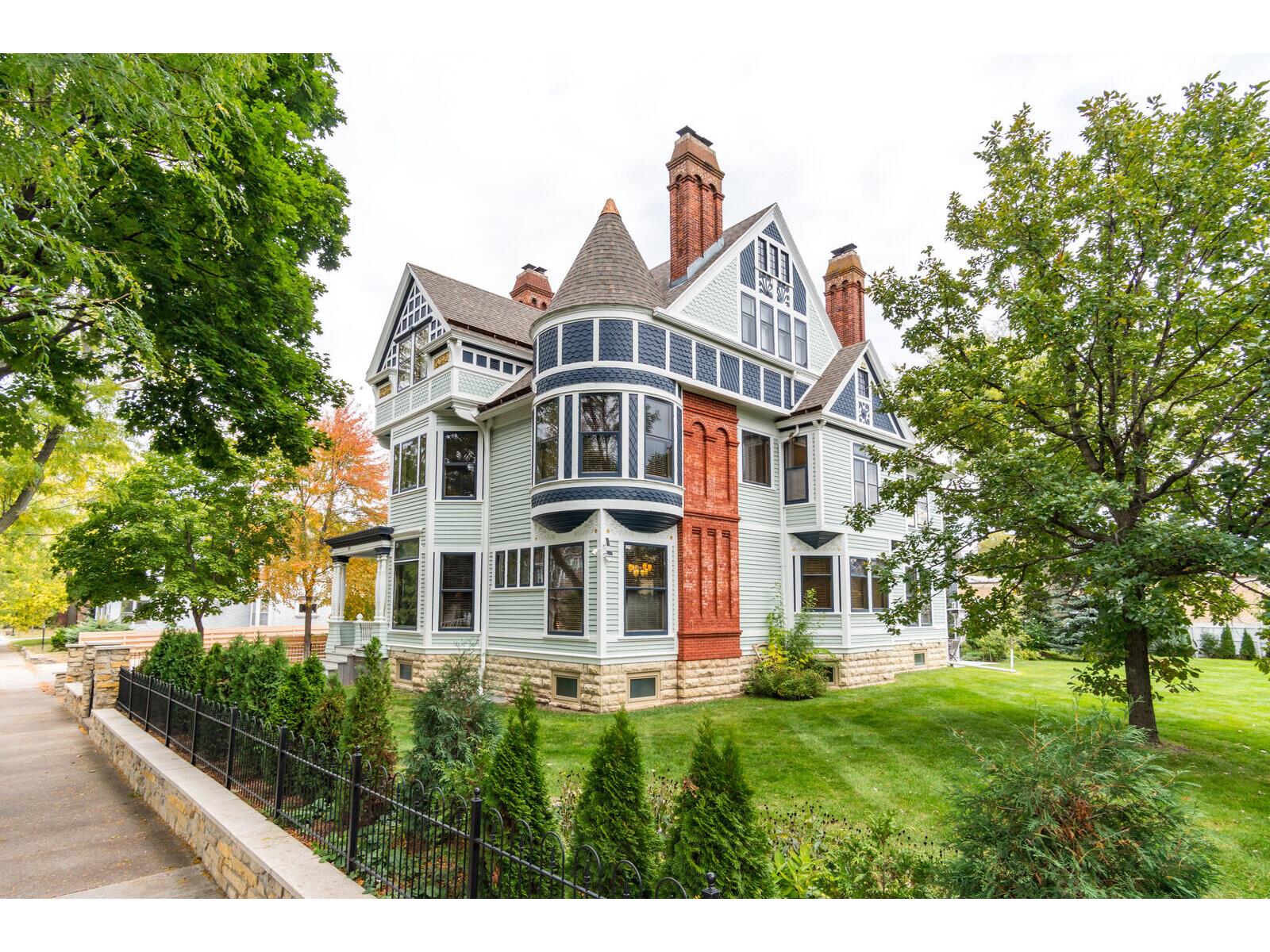 221 10th La Crosse WI 54601 1943068 image72