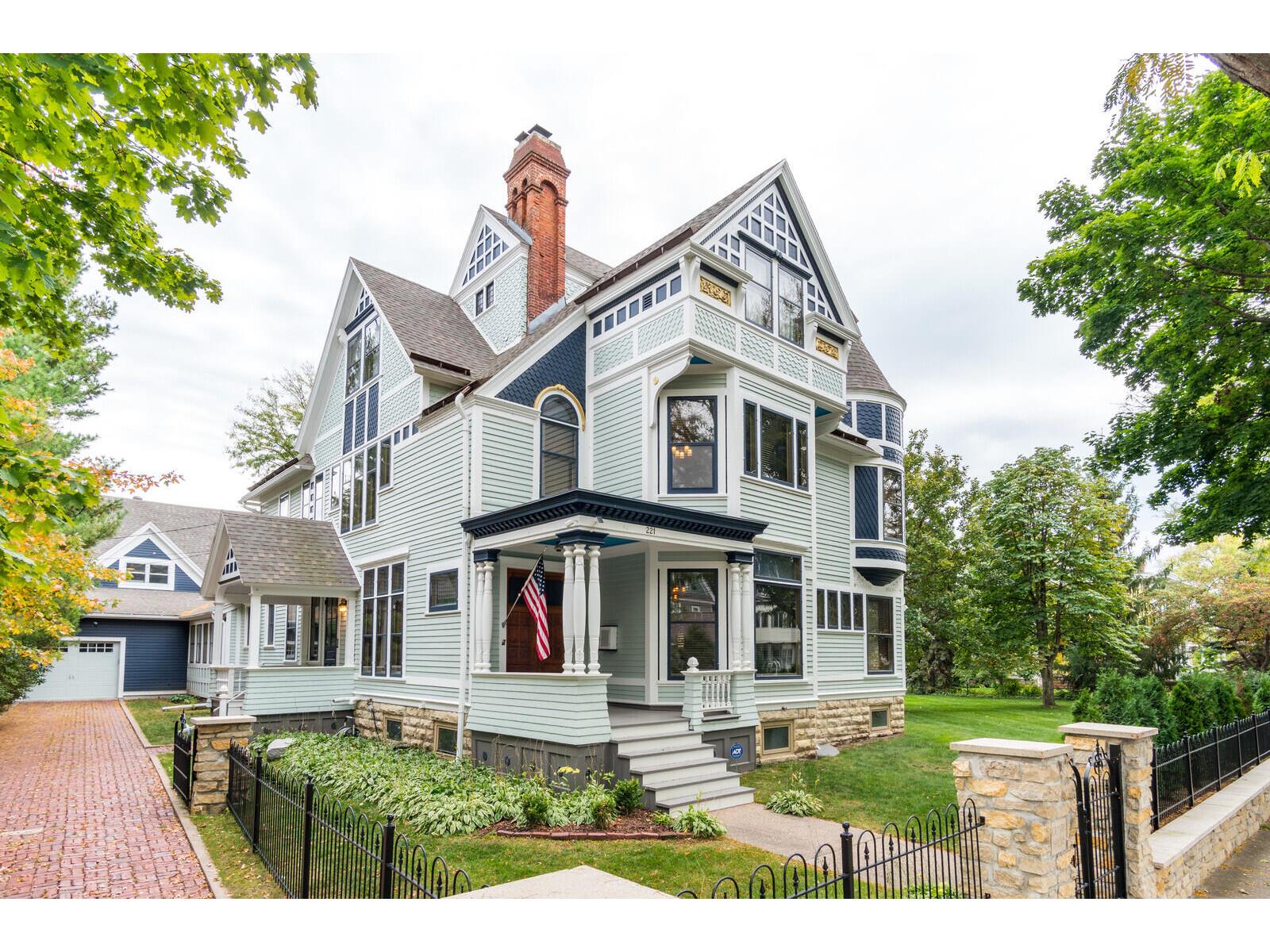 221 10th La Crosse WI 54601 1943068 image74