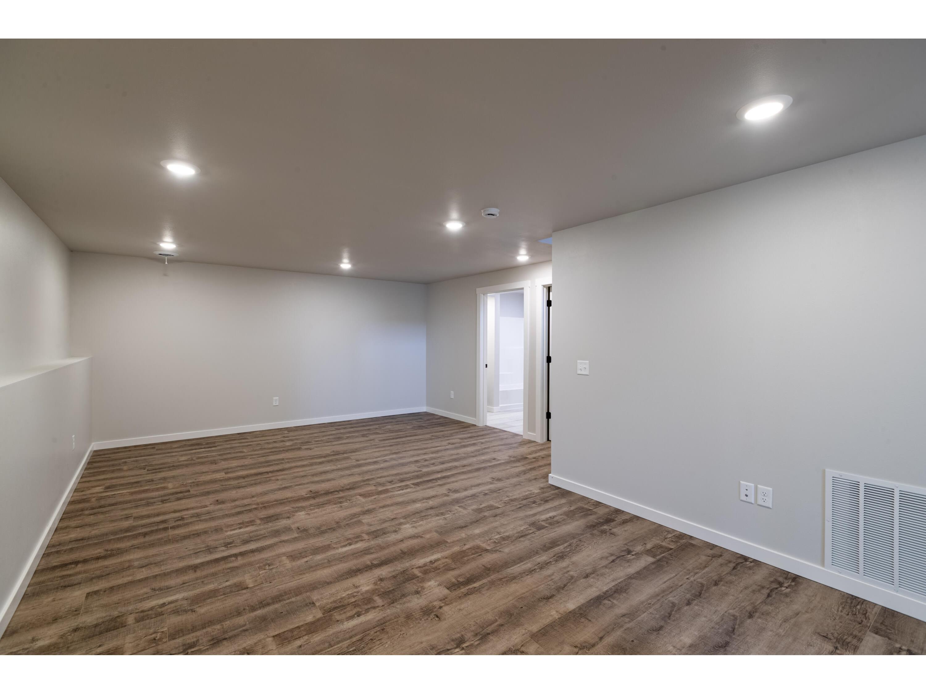 2210 Henry Johns Bangor WI 54614 1925532 image20