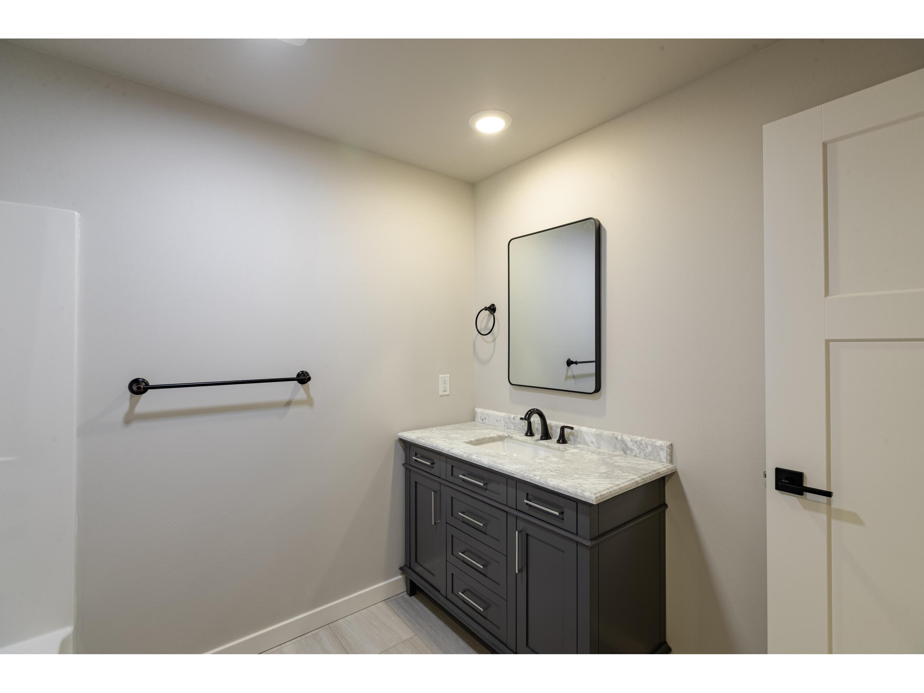 2210 Henry Johns Bangor WI 54614 1925532 image22