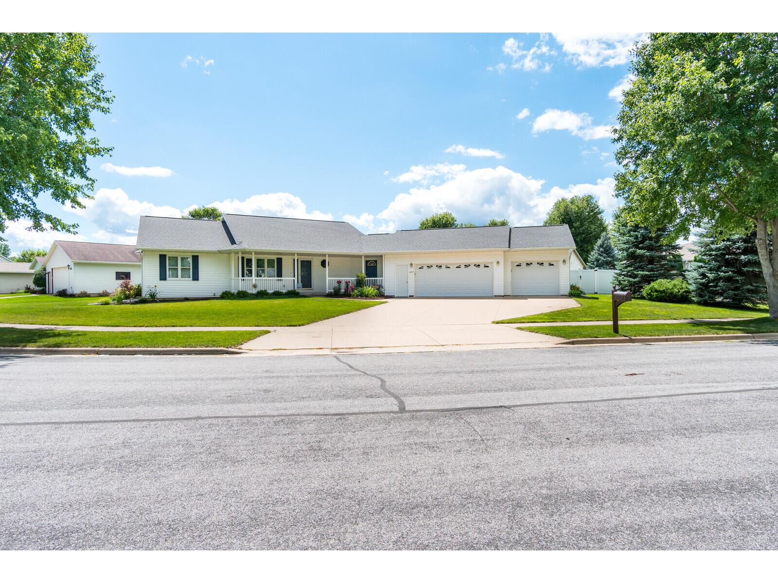 2215 Golfview Ln, Onalaska, WI, 54650 MLS 1808319 Edina Realty