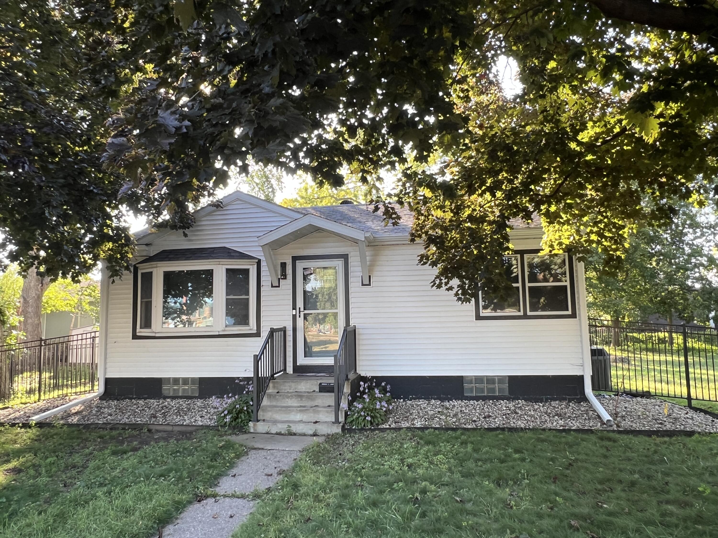 2218 15th La Crosse WI 54601 1937151 image1